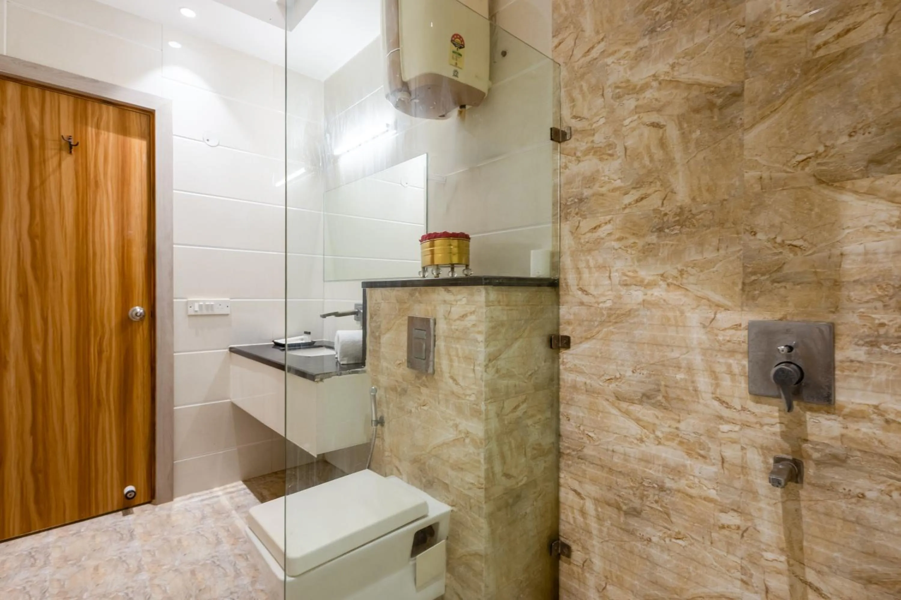 Bathroom in Hotel Transit International- Aerocity Delhi Airport