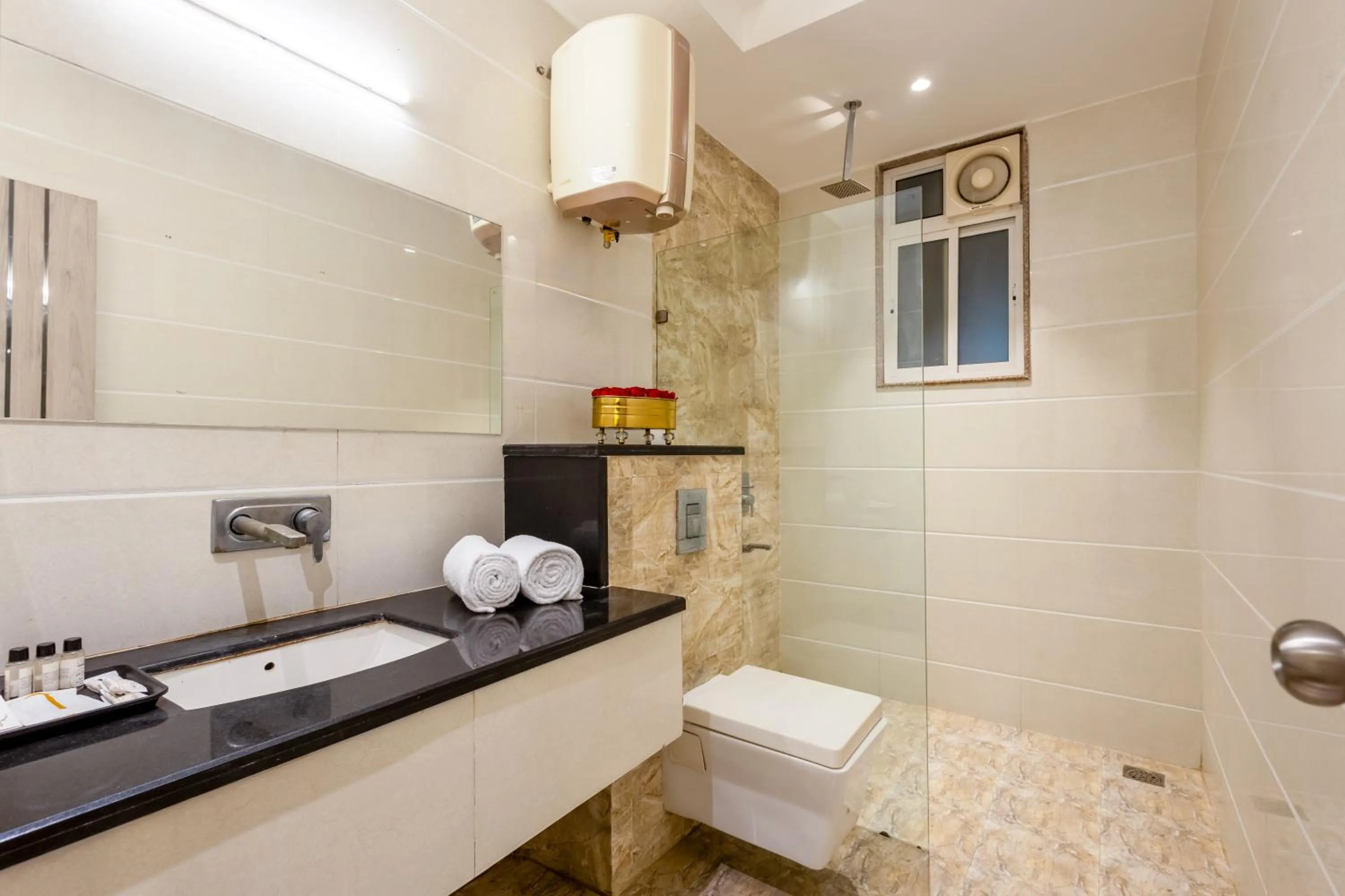 Bathroom in Hotel Transit International- Aerocity Delhi Airport