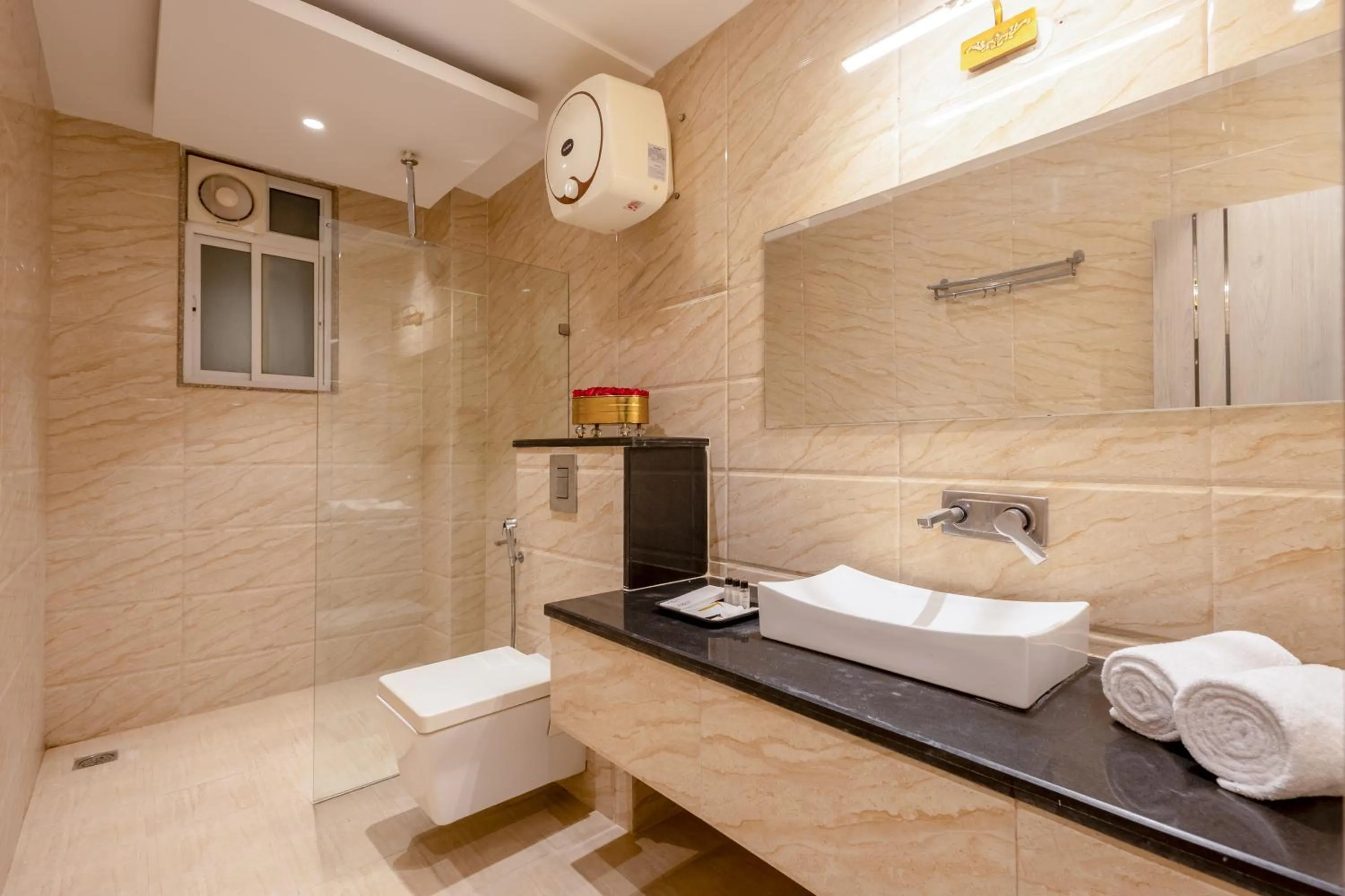 Bathroom in Hotel Transit International- Aerocity Delhi Airport