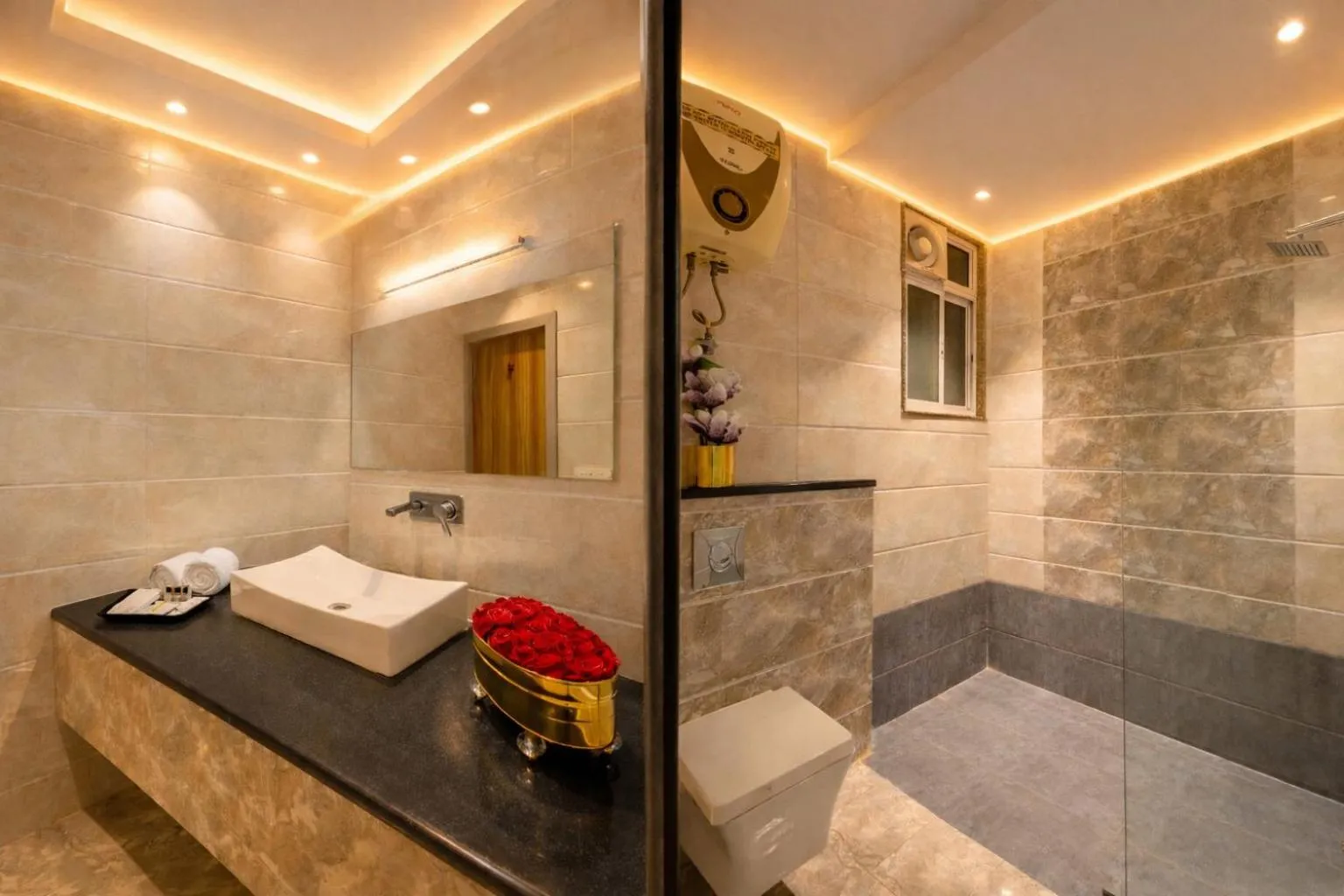 Bathroom, Bed in Hotel Transit International- Aerocity Delhi Airport