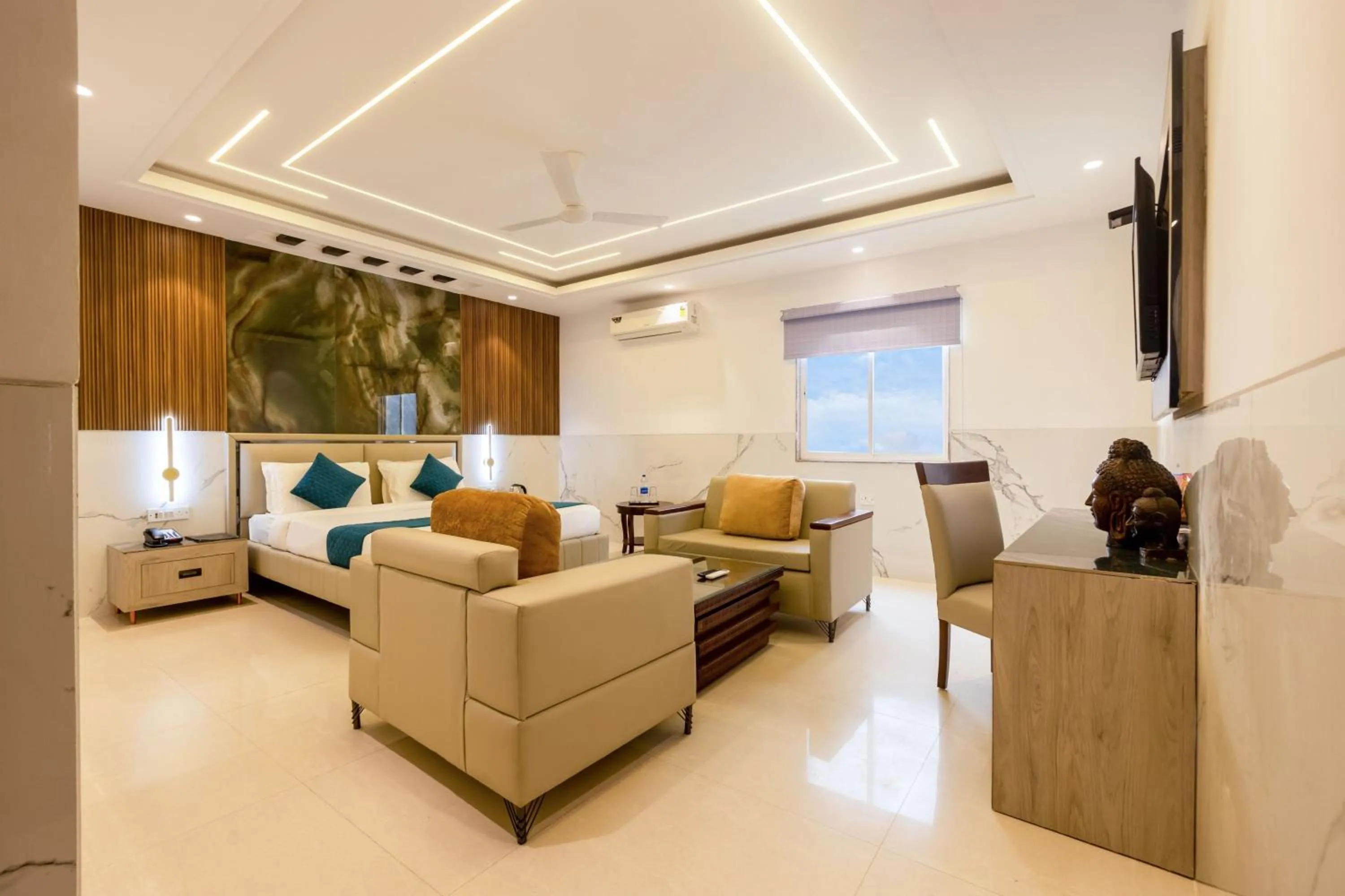 Photo of the whole room in Hotel Transit International- Aerocity Delhi Airport
