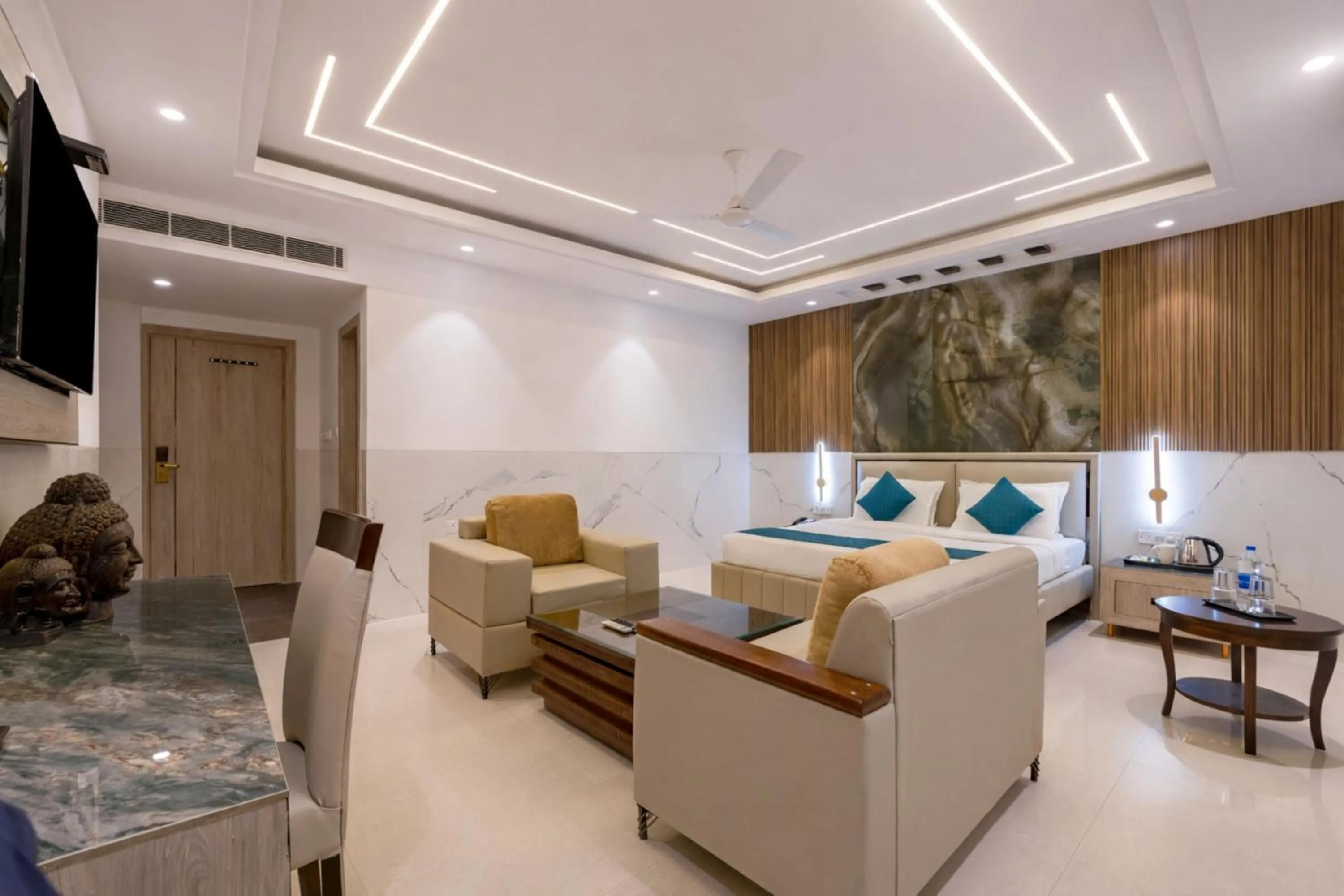 Photo of the whole room in Hotel Transit International- Aerocity Delhi Airport