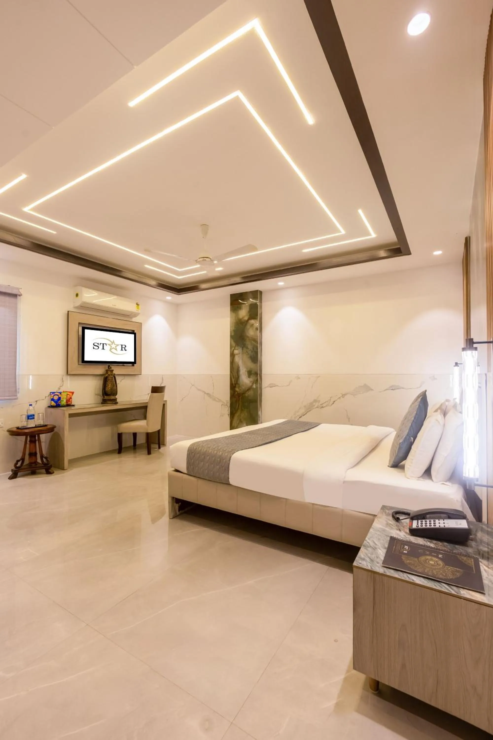 Photo of the whole room, Bed in Hotel Transit International- Aerocity Delhi Airport