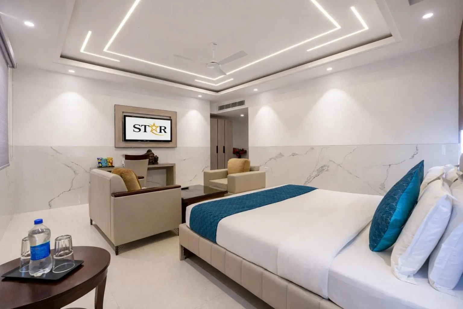 Photo of the whole room, Bed in Hotel Transit International- Aerocity Delhi Airport