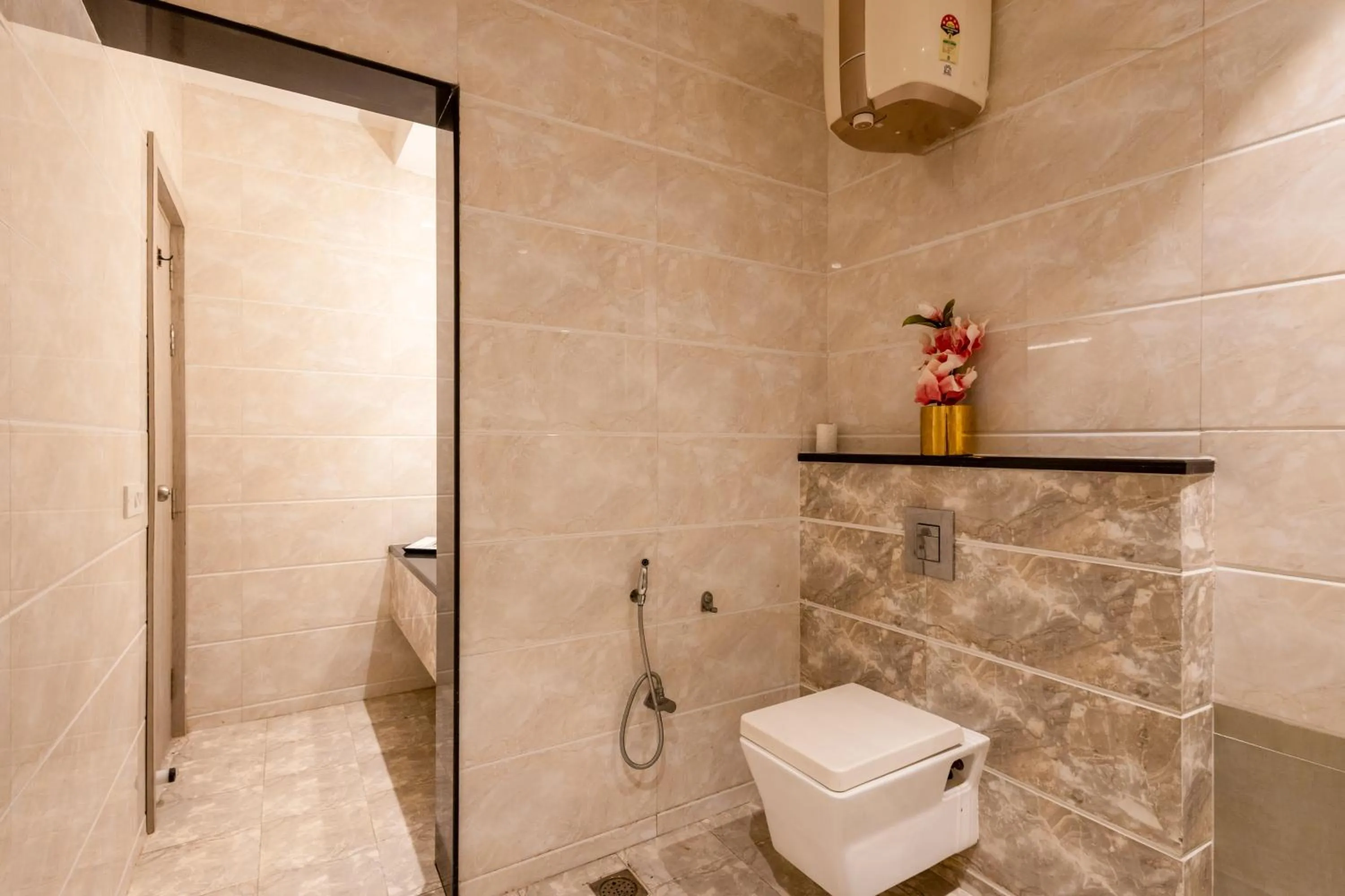 Bathroom in Hotel Transit International- Aerocity Delhi Airport