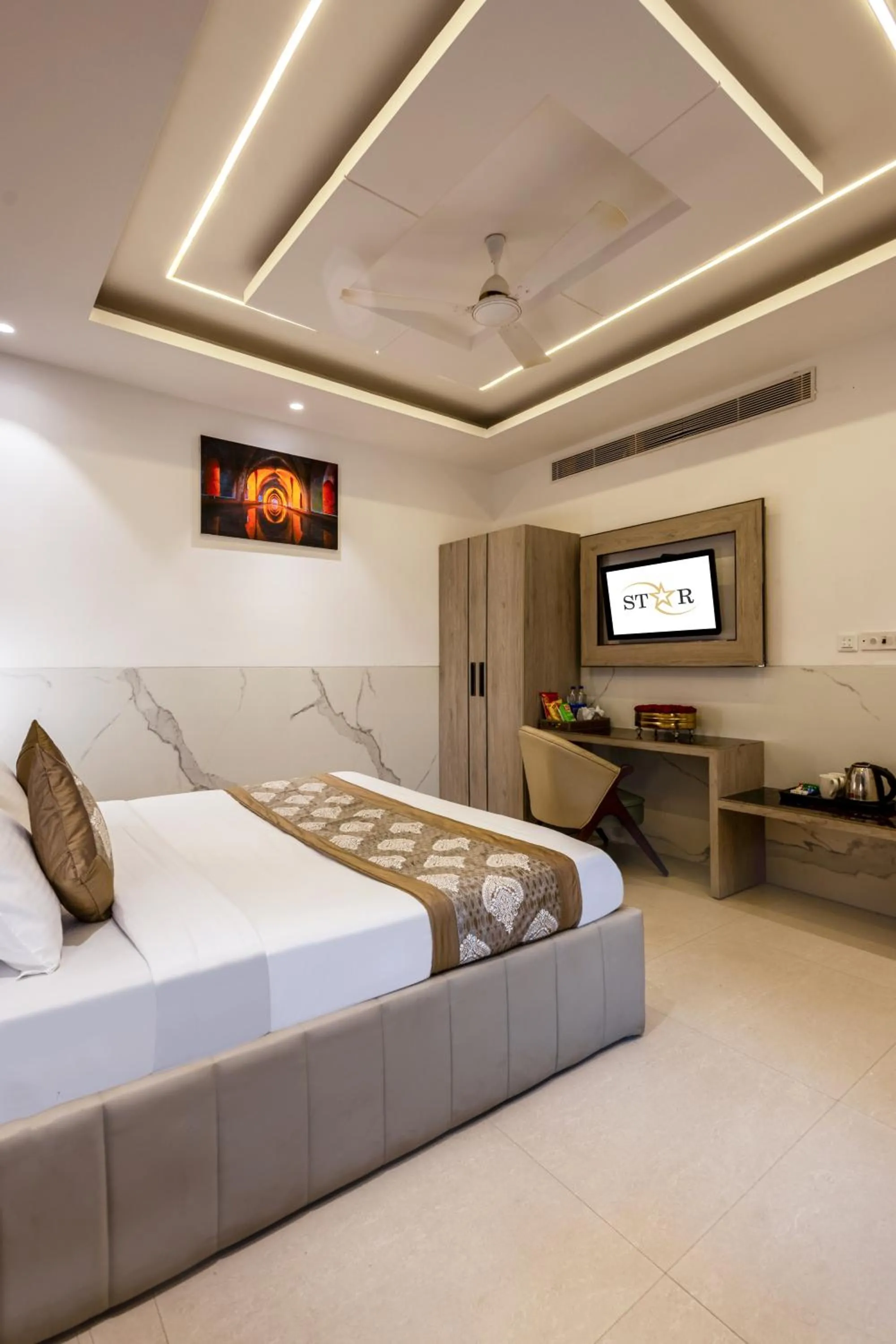 Photo of the whole room, Bed in Hotel Transit International- Aerocity Delhi Airport