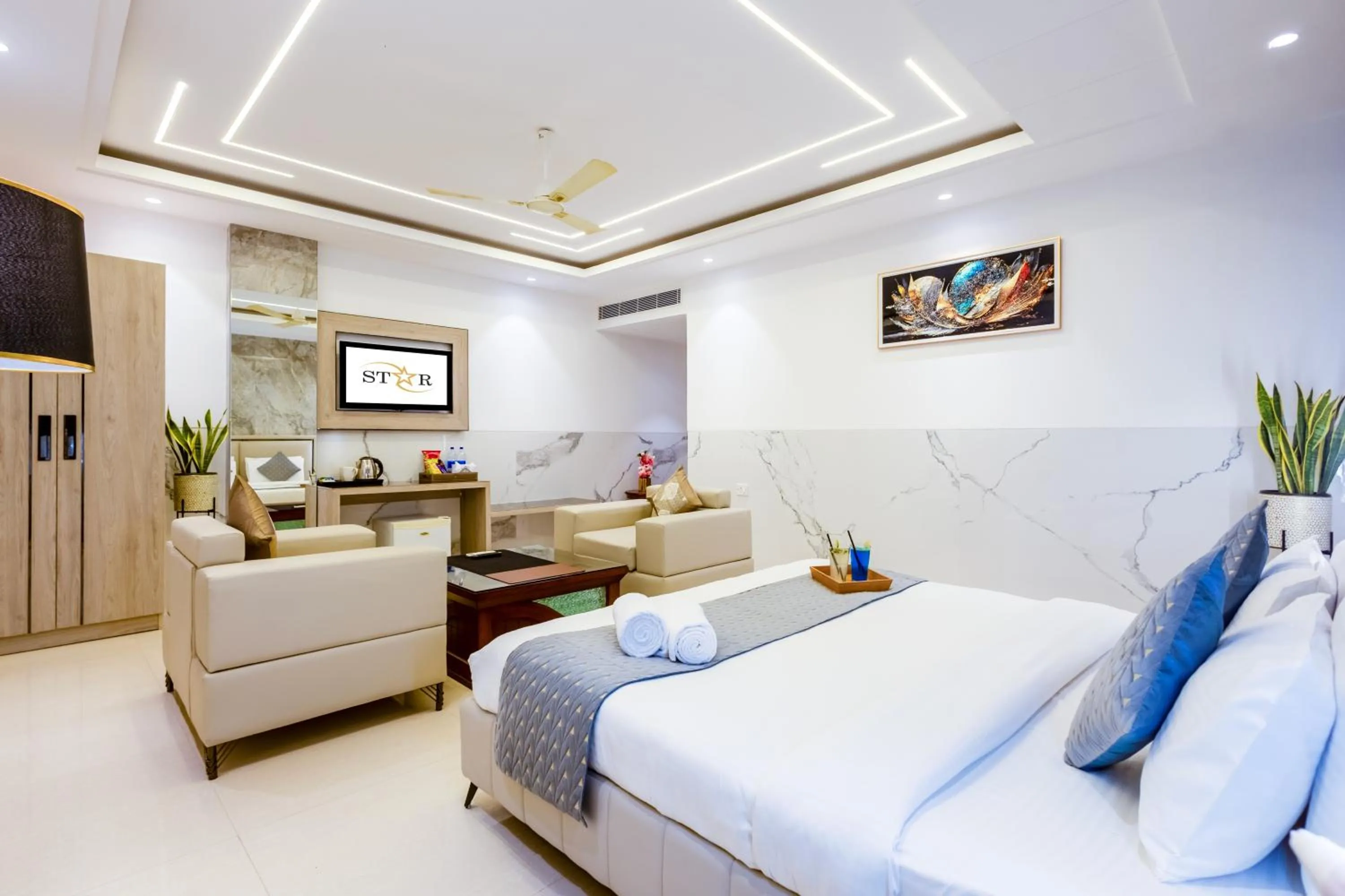 Photo of the whole room, Bed in Hotel Transit International- Aerocity Delhi Airport