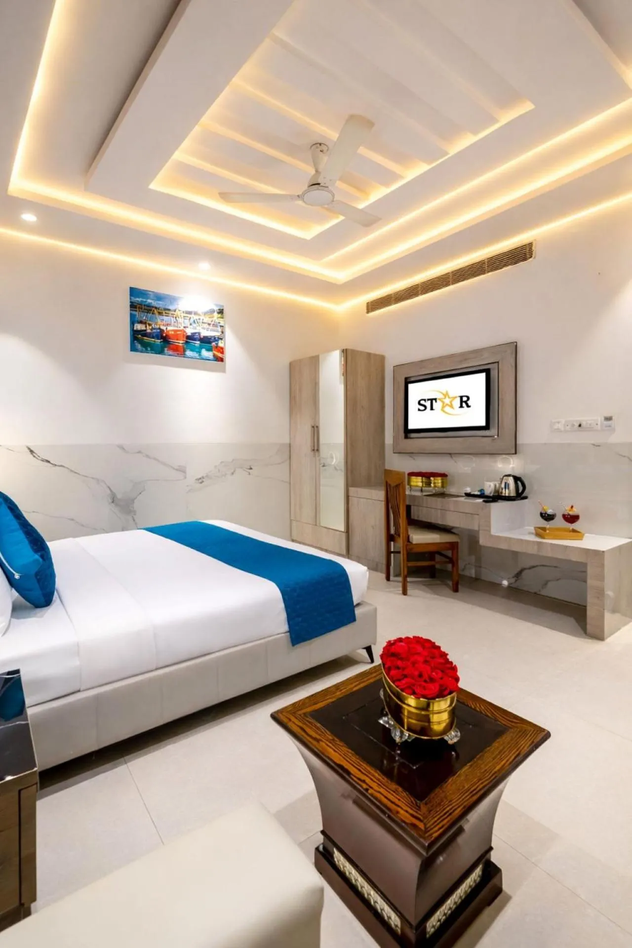 Photo of the whole room, Bed in Hotel Transit International- Aerocity Delhi Airport