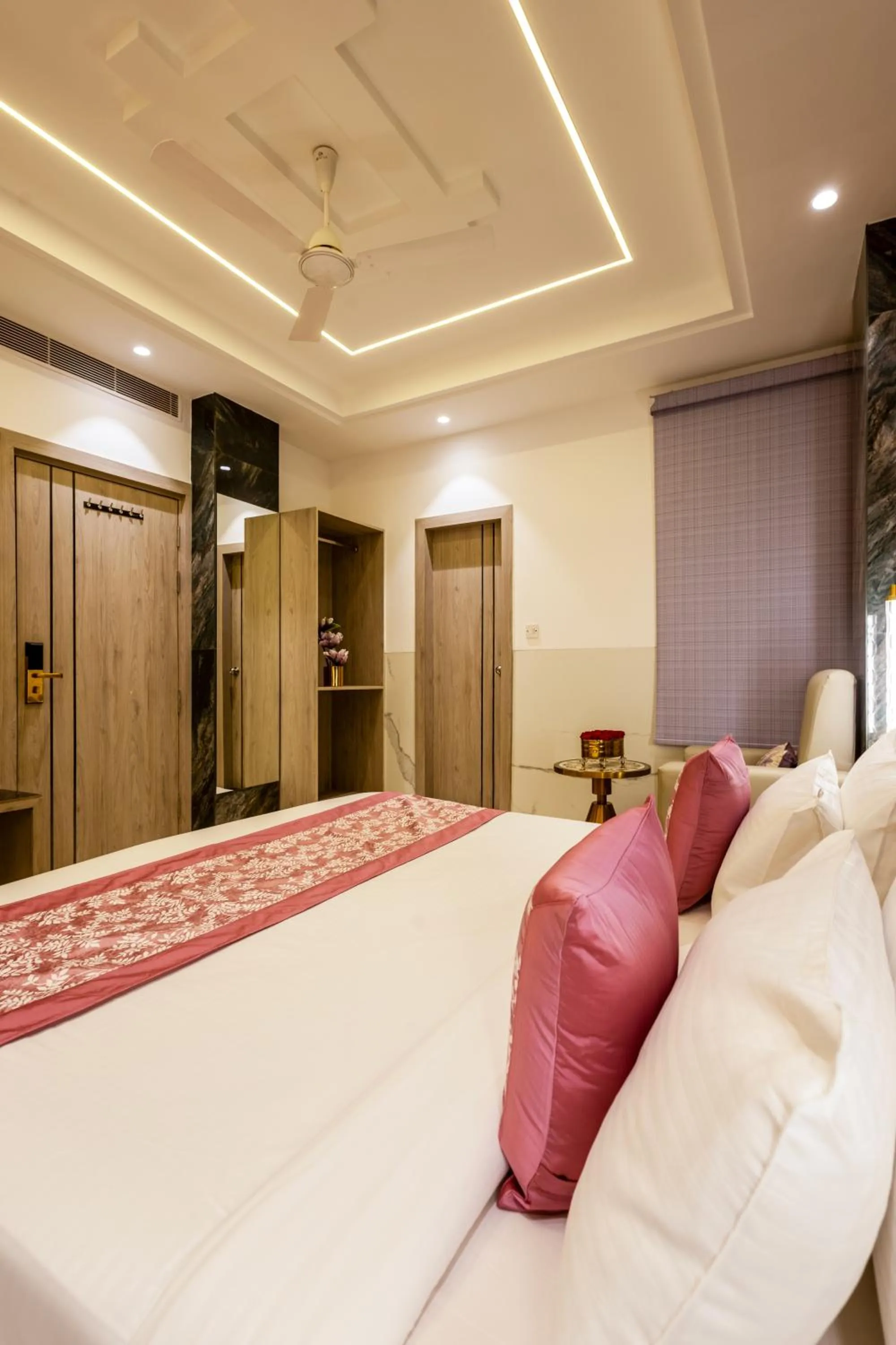 Bed in Hotel Transit International- Aerocity Delhi Airport
