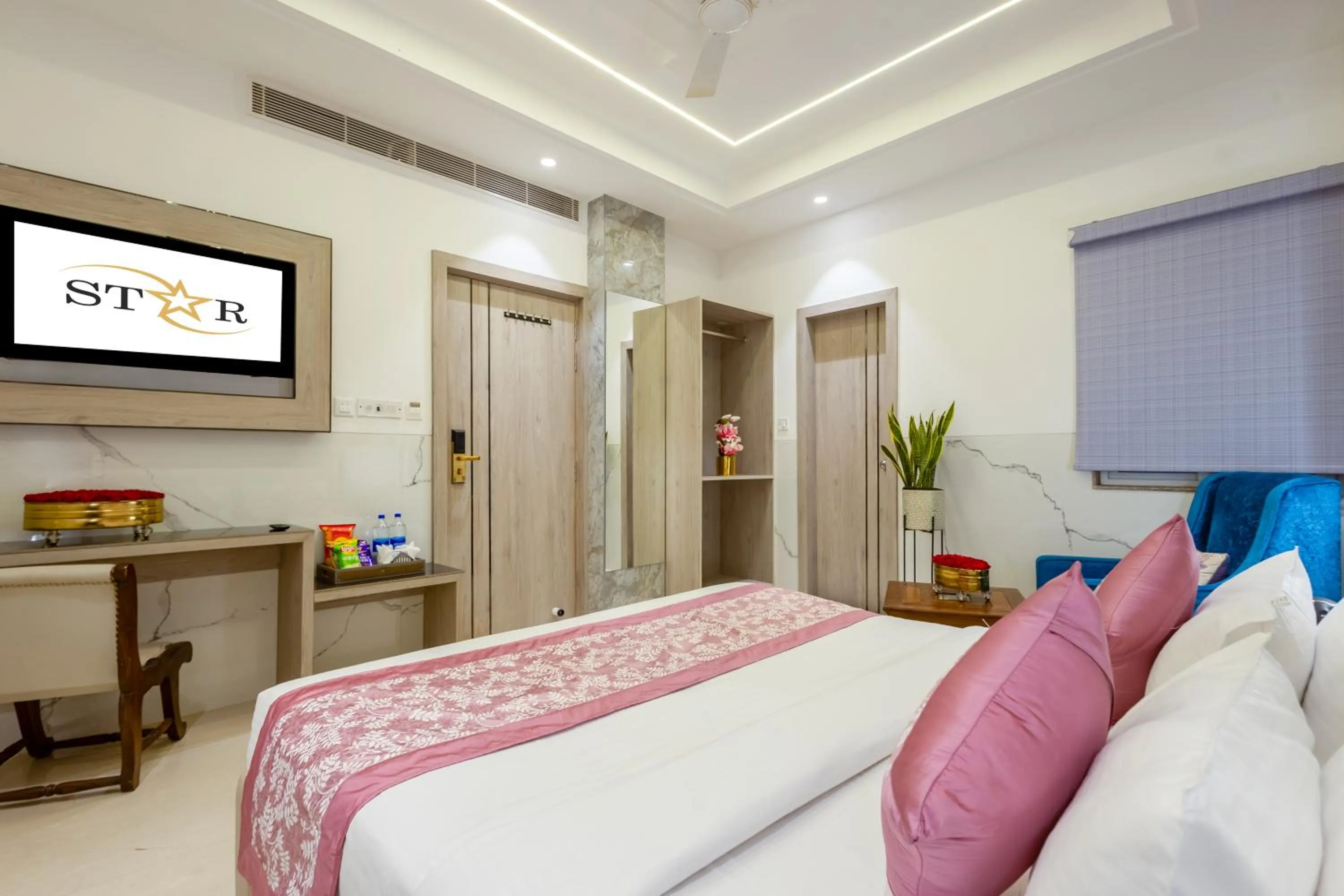 Photo of the whole room, Bed in Hotel Transit International- Aerocity Delhi Airport