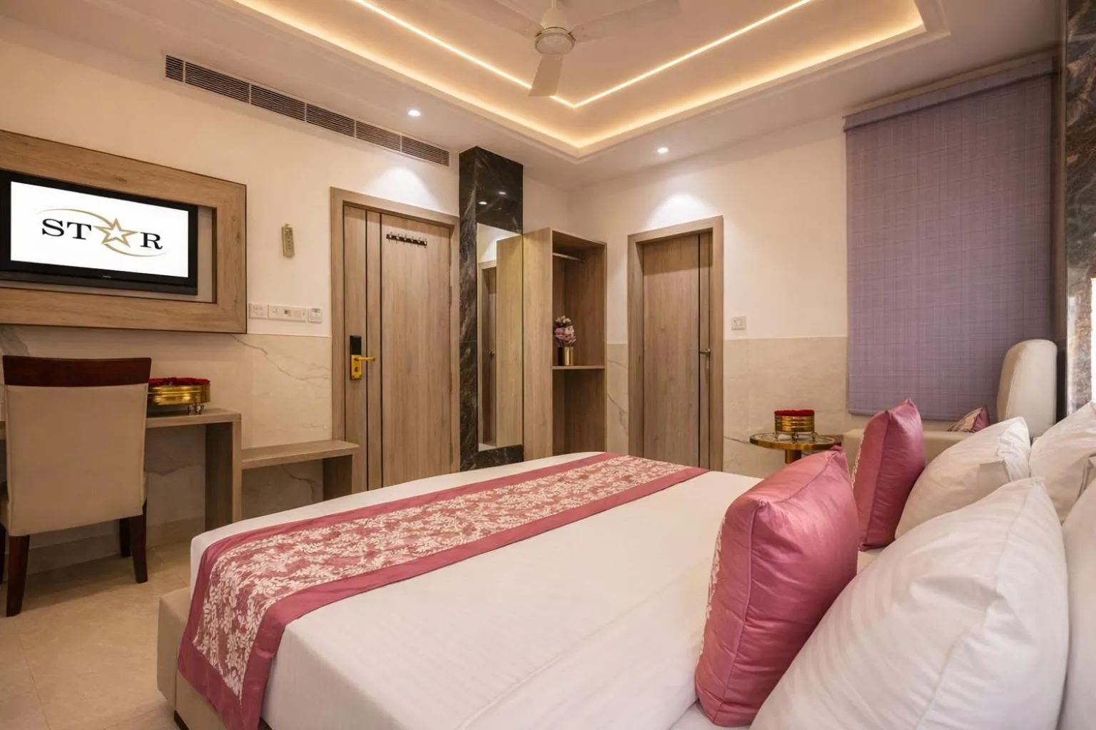 Photo of the whole room, Bed in Hotel Transit International- Aerocity Delhi Airport