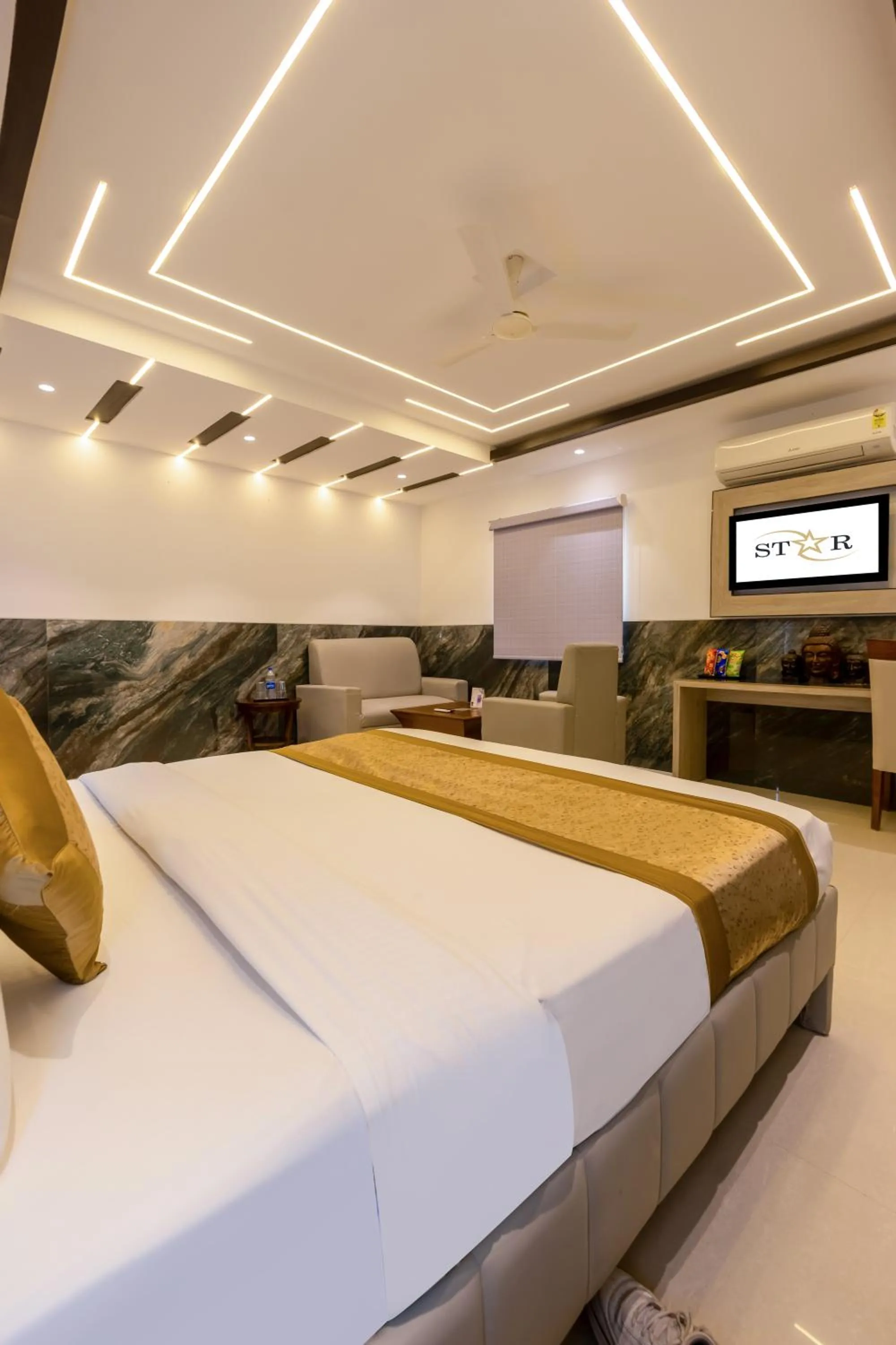 Bedroom, Bed in Hotel Transit International- Aerocity Delhi Airport