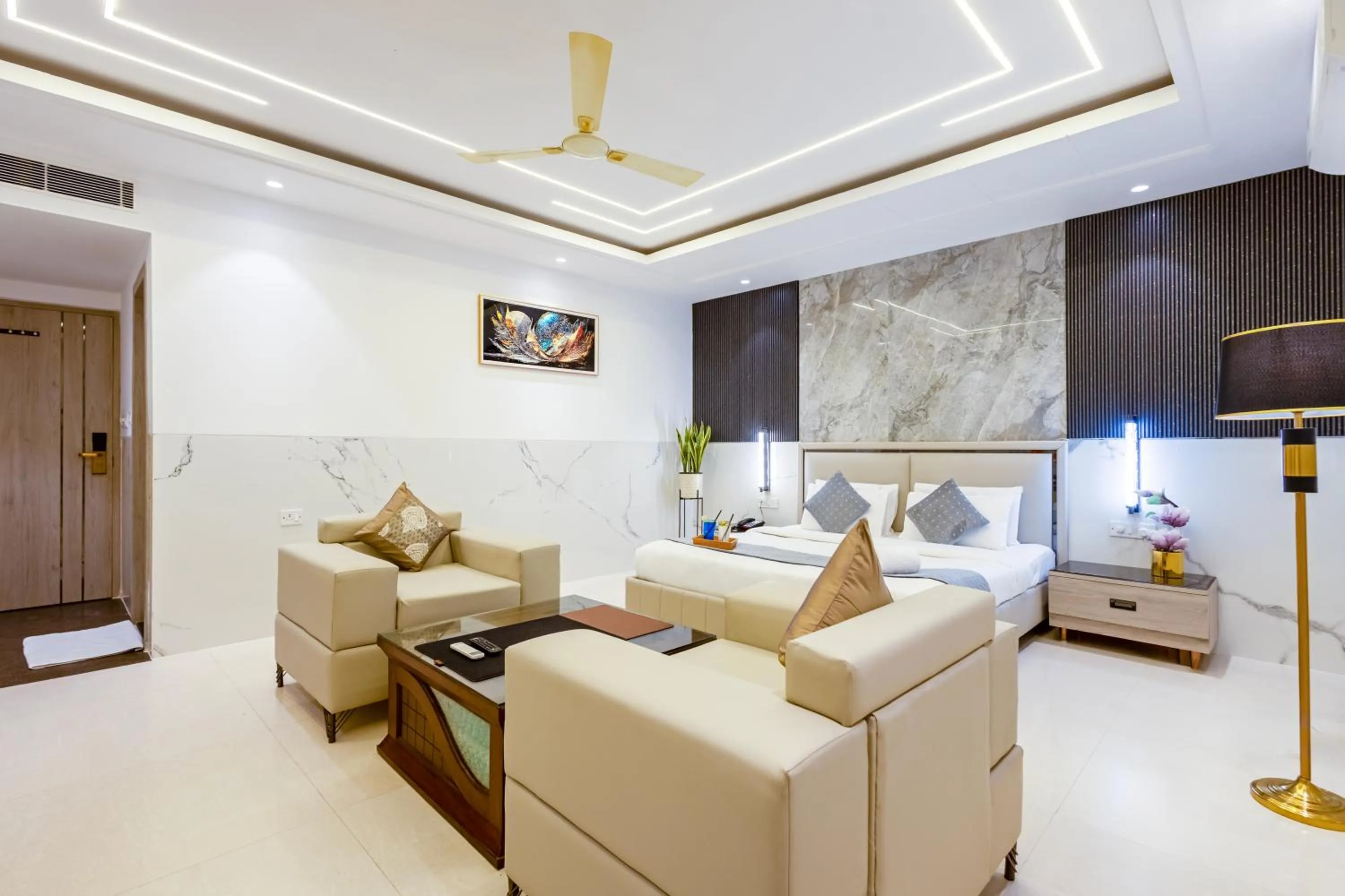 TV and multimedia in Hotel Transit International- Aerocity Delhi Airport