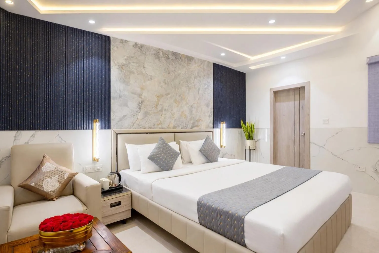 Photo of the whole room, Bed in Hotel Transit International- Aerocity Delhi Airport