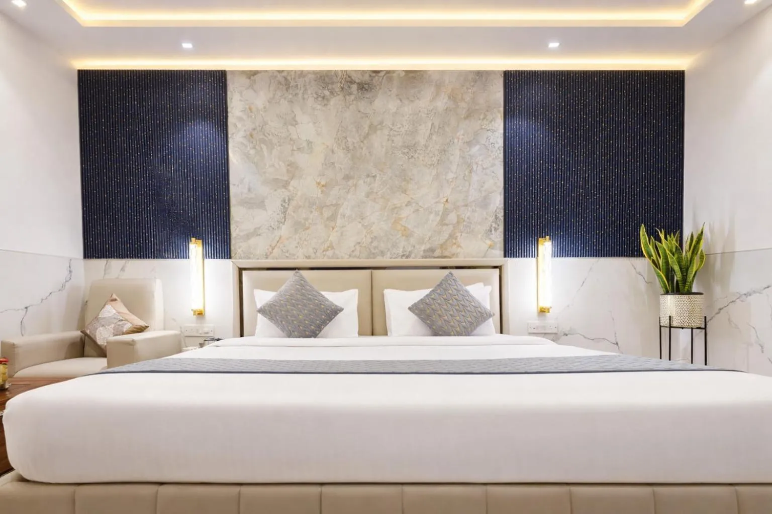 Photo of the whole room, Bed in Hotel Transit International- Aerocity Delhi Airport