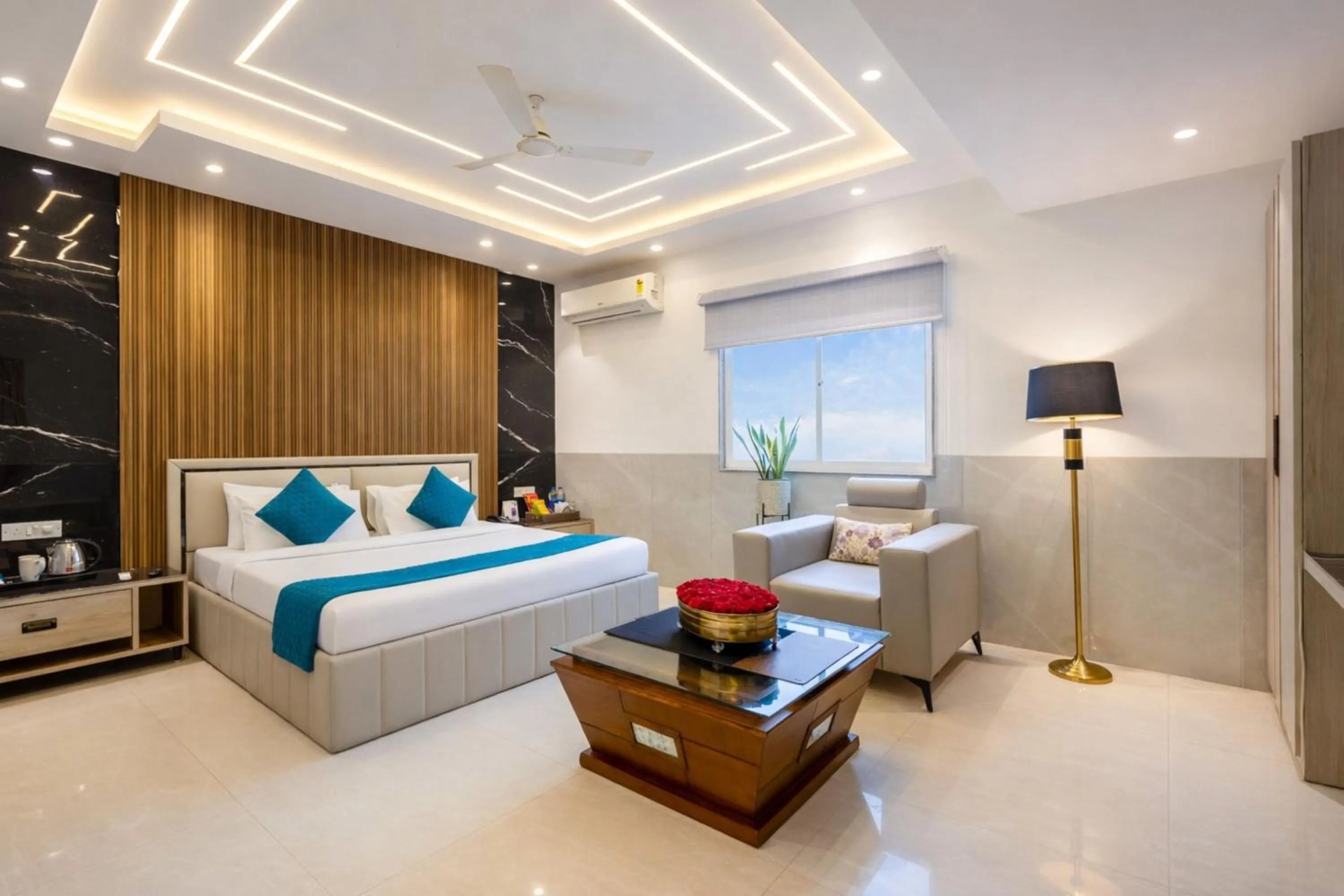 Photo of the whole room, Bed in Hotel Transit International- Aerocity Delhi Airport