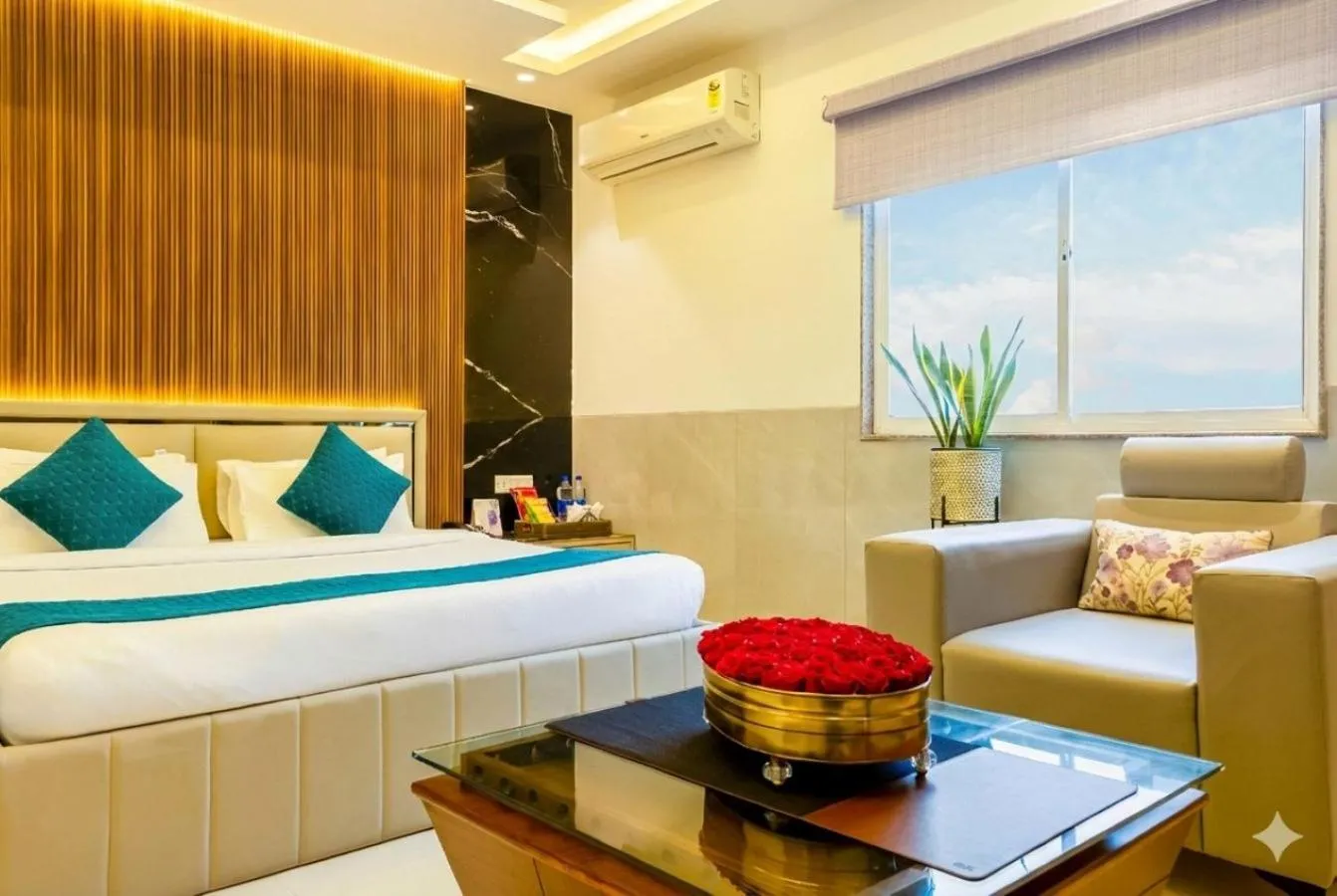 Photo of the whole room, Bed in Hotel Transit International- Aerocity Delhi Airport