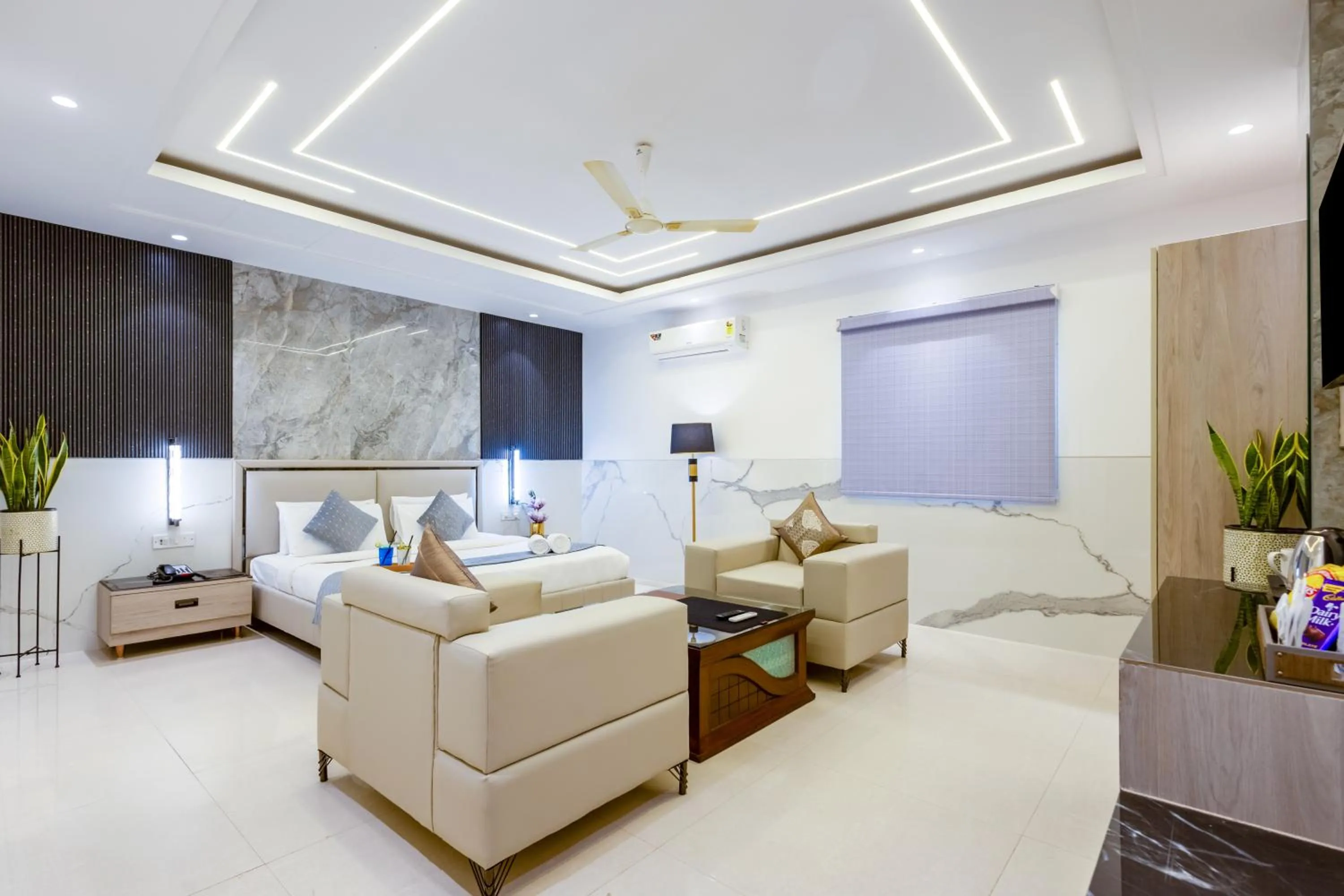 Photo of the whole room in Hotel Transit International- Aerocity Delhi Airport