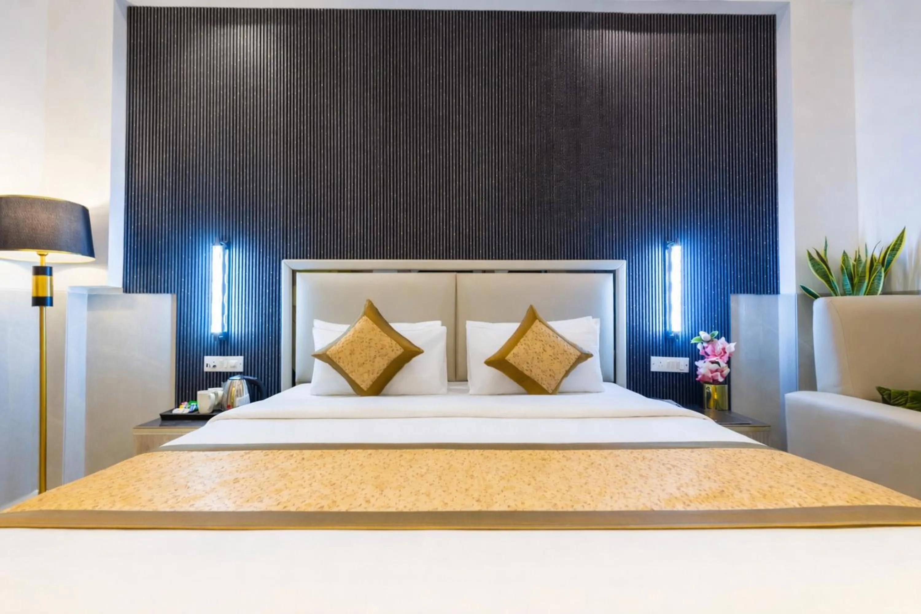 Photo of the whole room, Bed in Hotel Transit International- Aerocity Delhi Airport