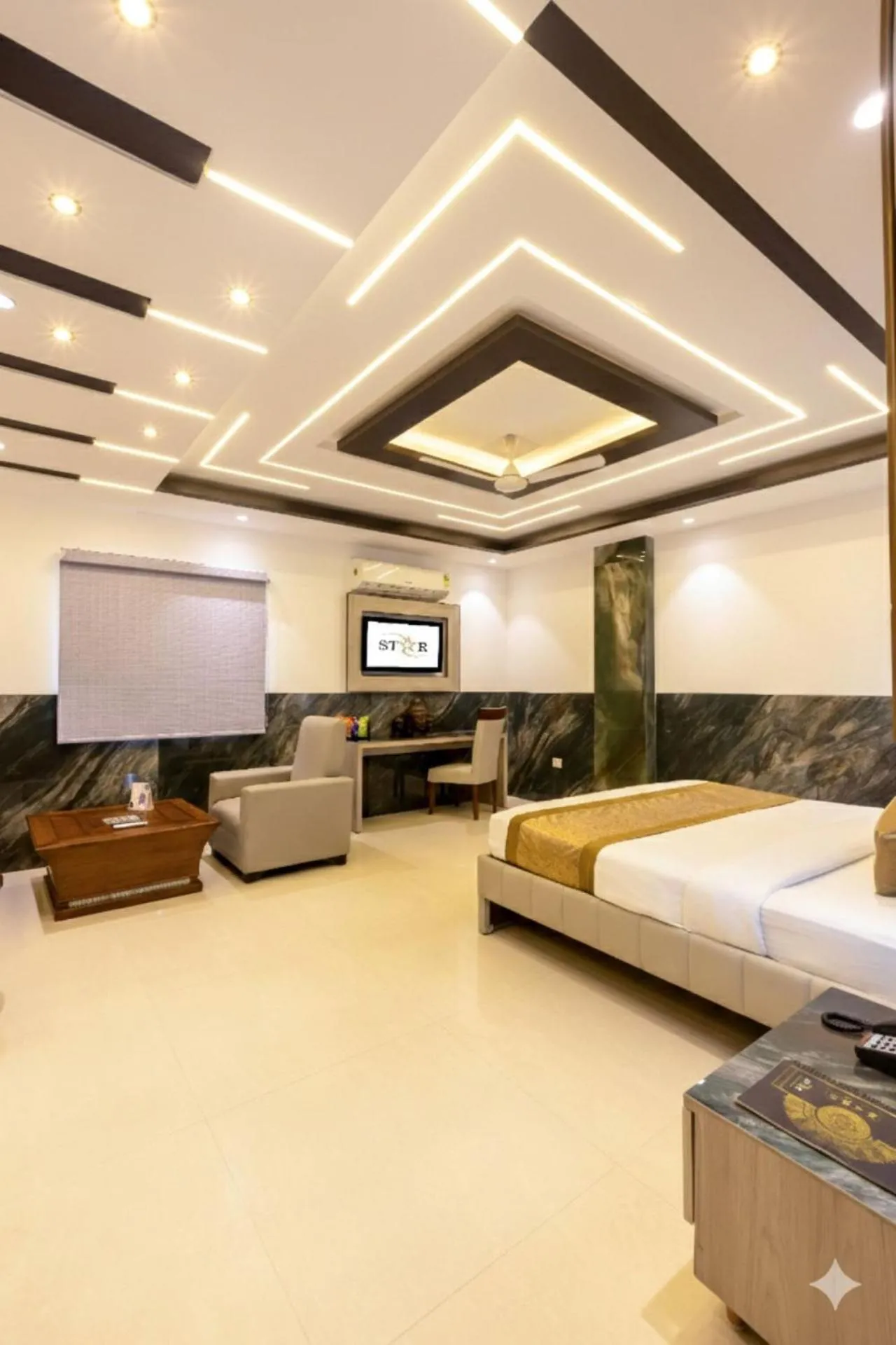 Photo of the whole room, Bed in Hotel Transit International- Aerocity Delhi Airport