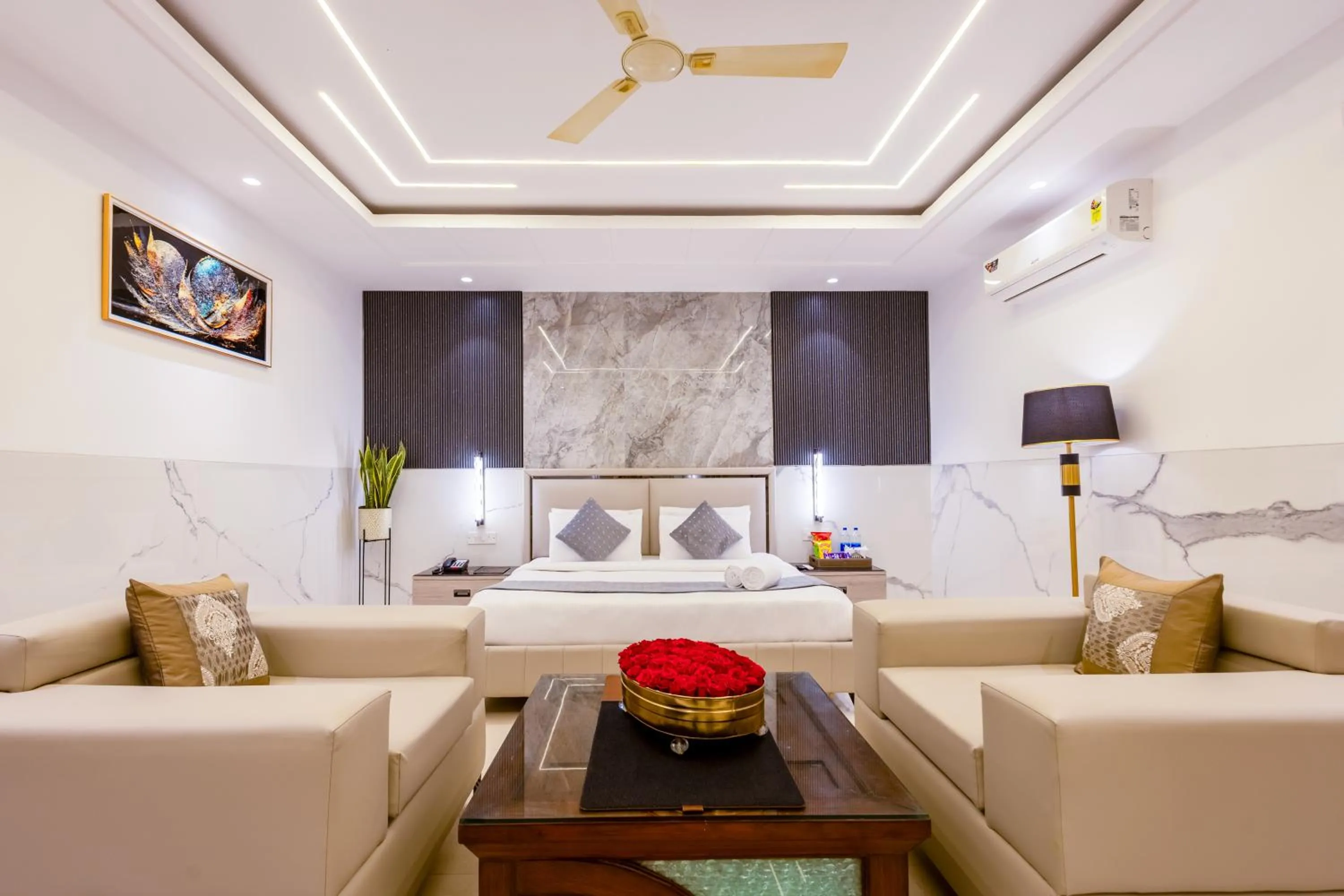Living room in Hotel Transit International- Aerocity Delhi Airport