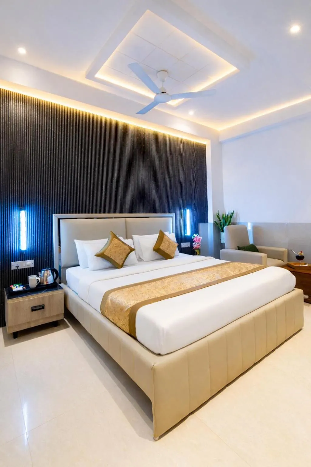 Photo of the whole room, Bed in Hotel Transit International- Aerocity Delhi Airport