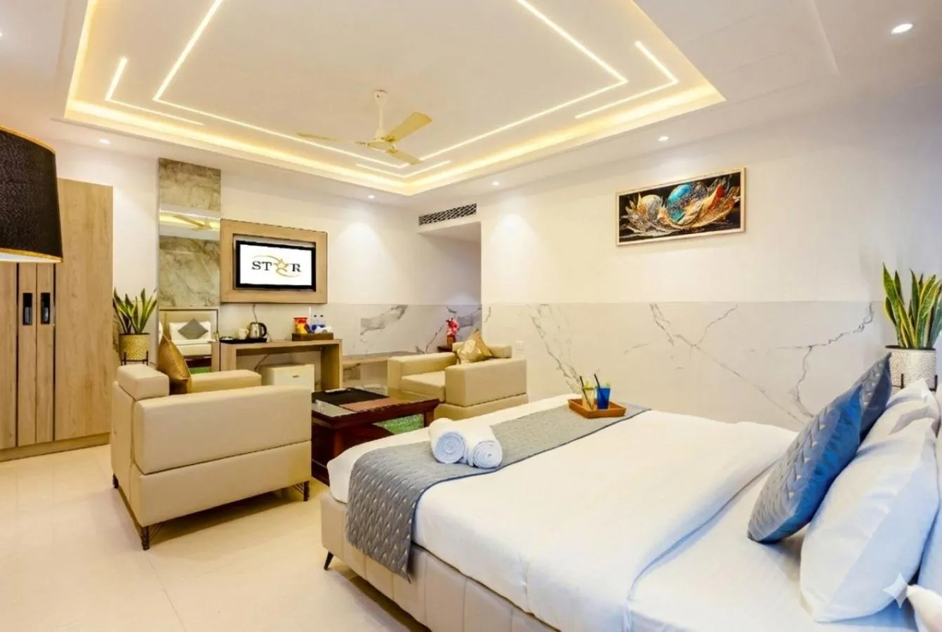 Photo of the whole room, Bed in Hotel Transit International- Aerocity Delhi Airport