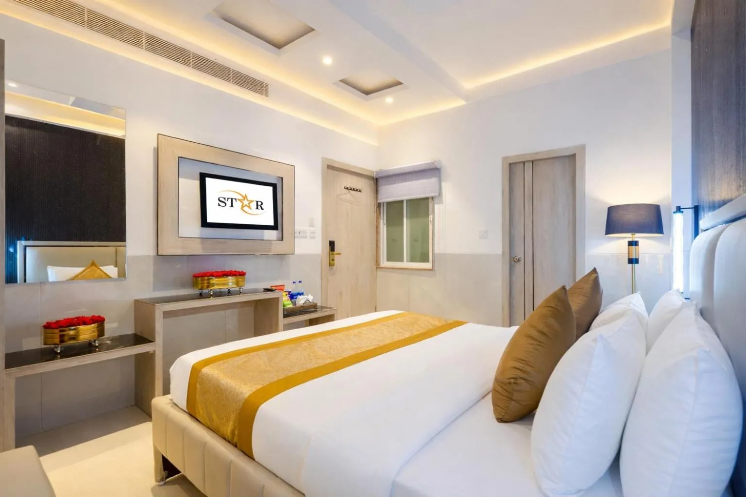 Bedroom, Bed in Hotel Transit International- Aerocity Delhi Airport