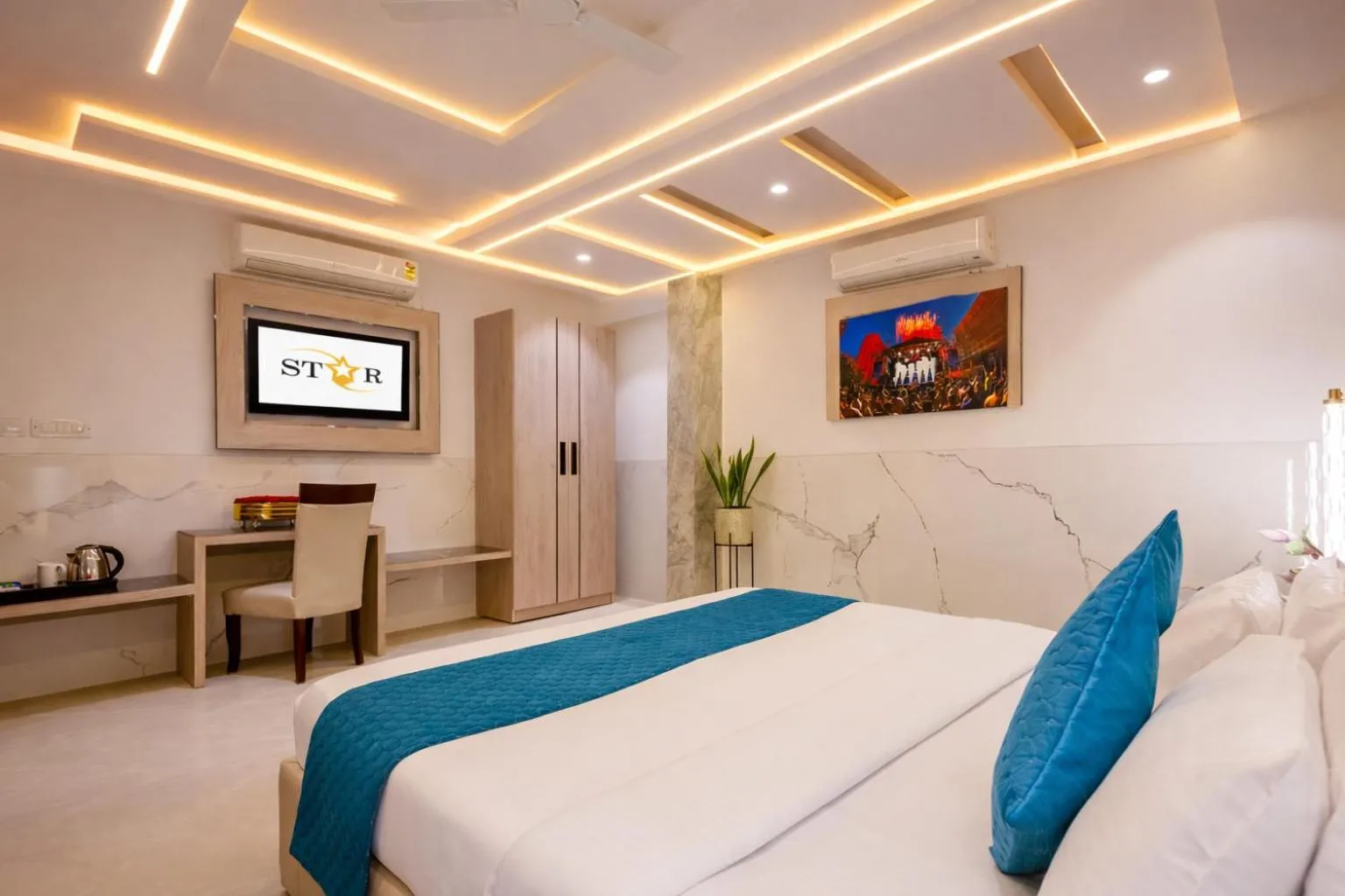 Photo of the whole room, Bed in Hotel Transit International- Aerocity Delhi Airport