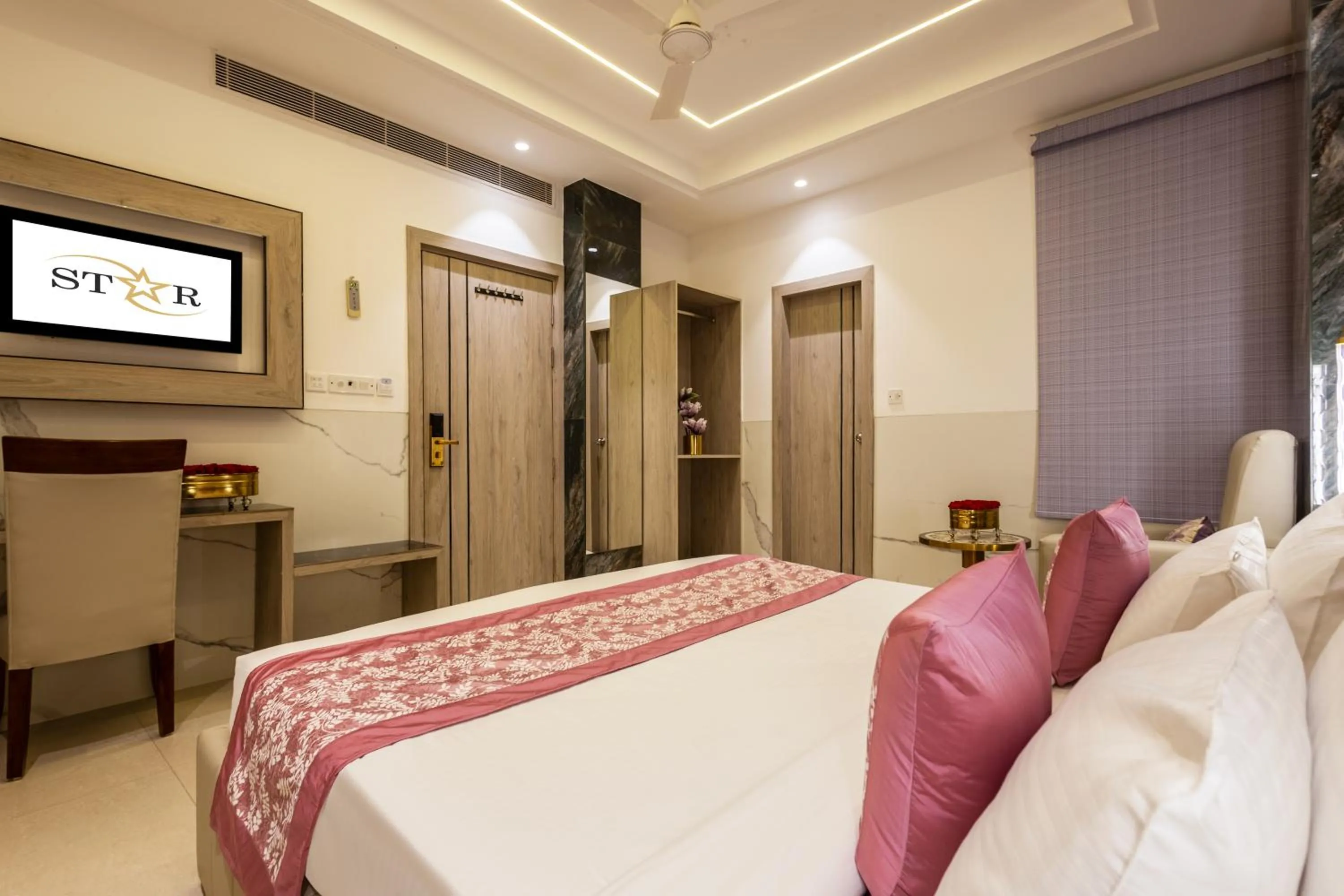 Photo of the whole room, Bed in Hotel Transit International- Aerocity Delhi Airport