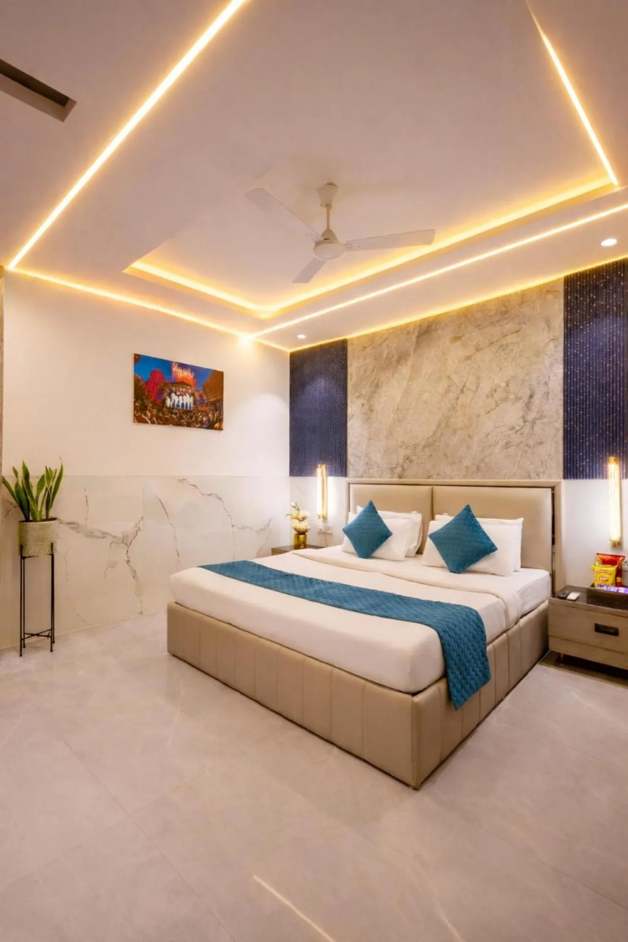 Photo of the whole room, Bed in Hotel Transit International- Aerocity Delhi Airport