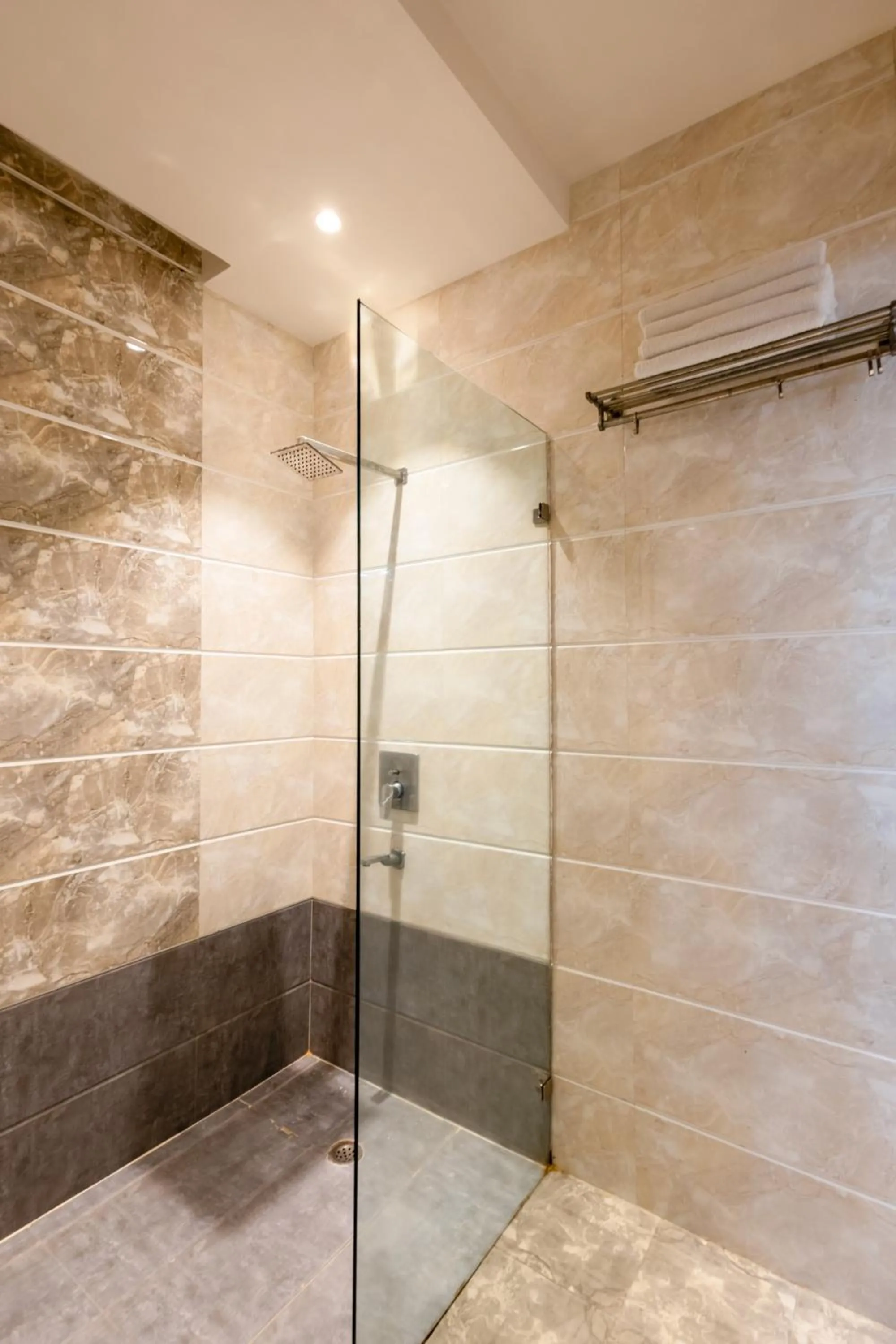 Bathroom in Hotel Transit International- Aerocity Delhi Airport