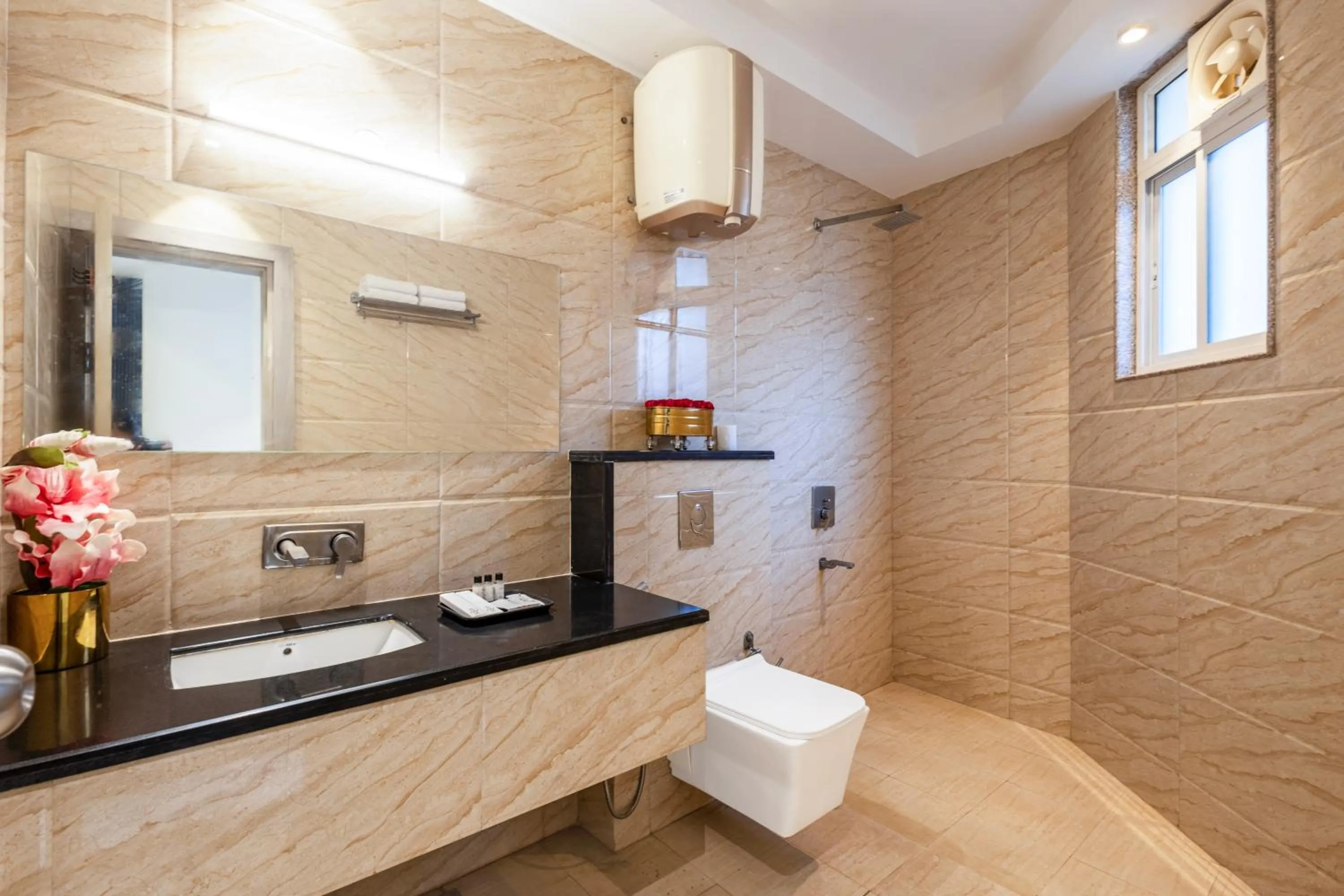 Bathroom in Hotel Transit International- Aerocity Delhi Airport