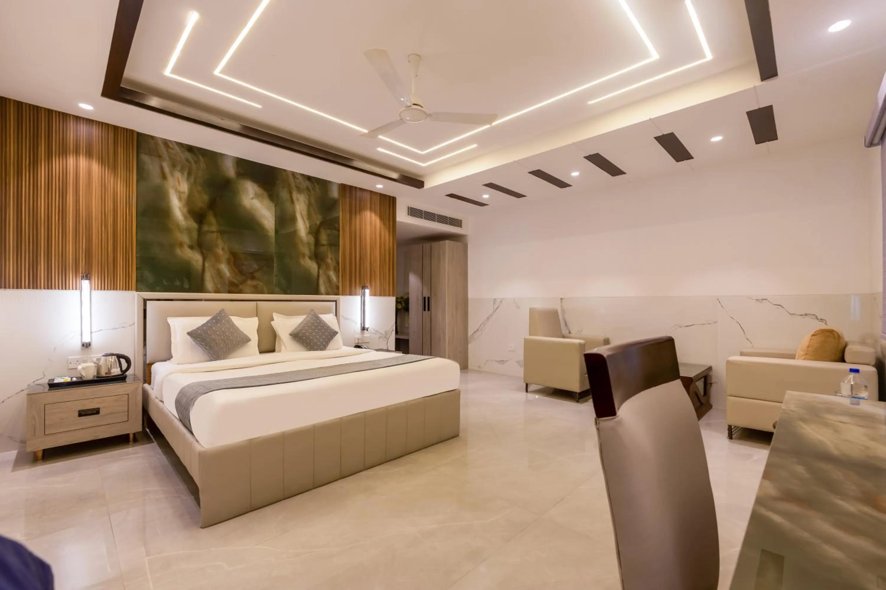 Photo of the whole room, Bed in Hotel Transit International- Aerocity Delhi Airport