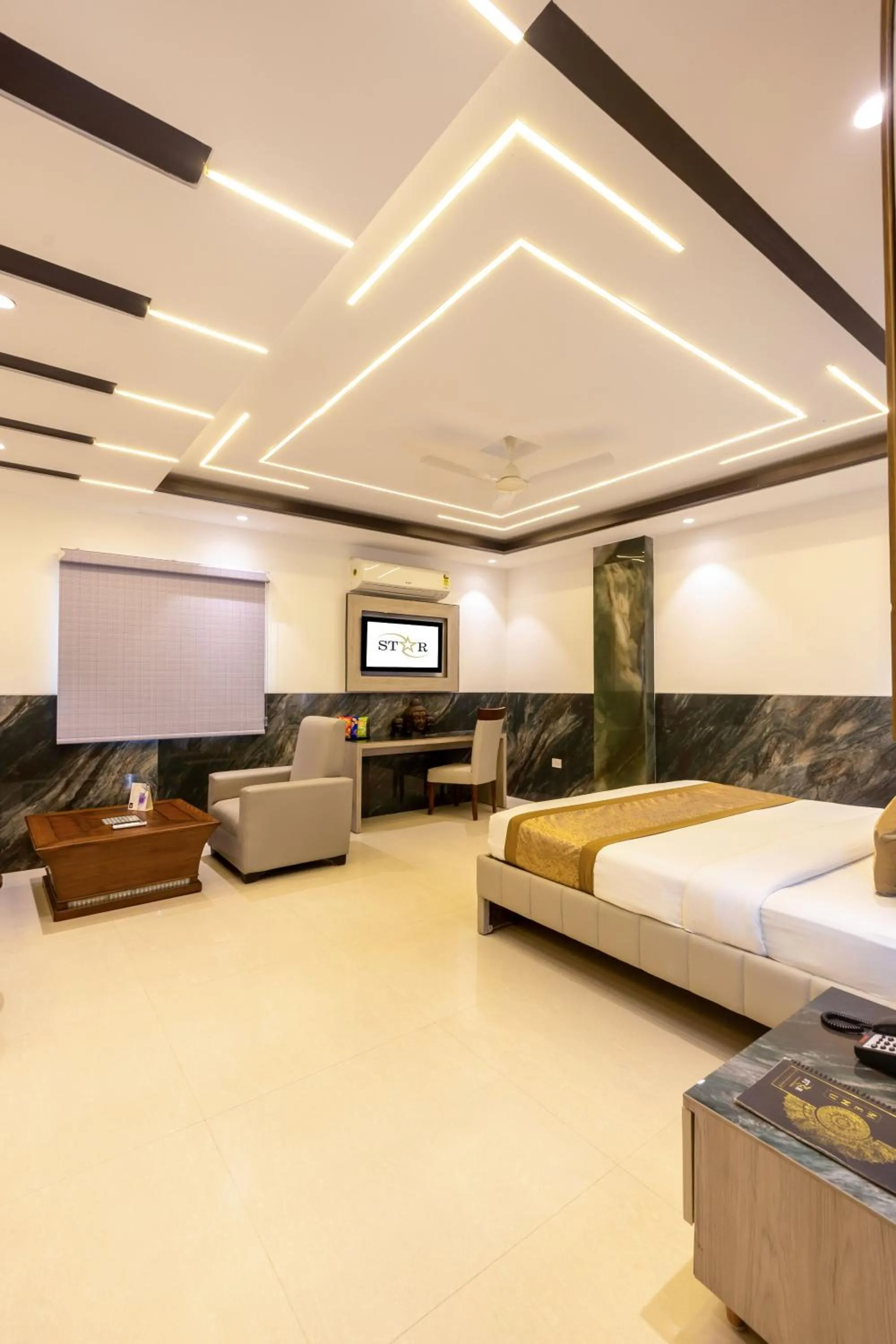 Photo of the whole room, Bed in Hotel Transit International- Aerocity Delhi Airport