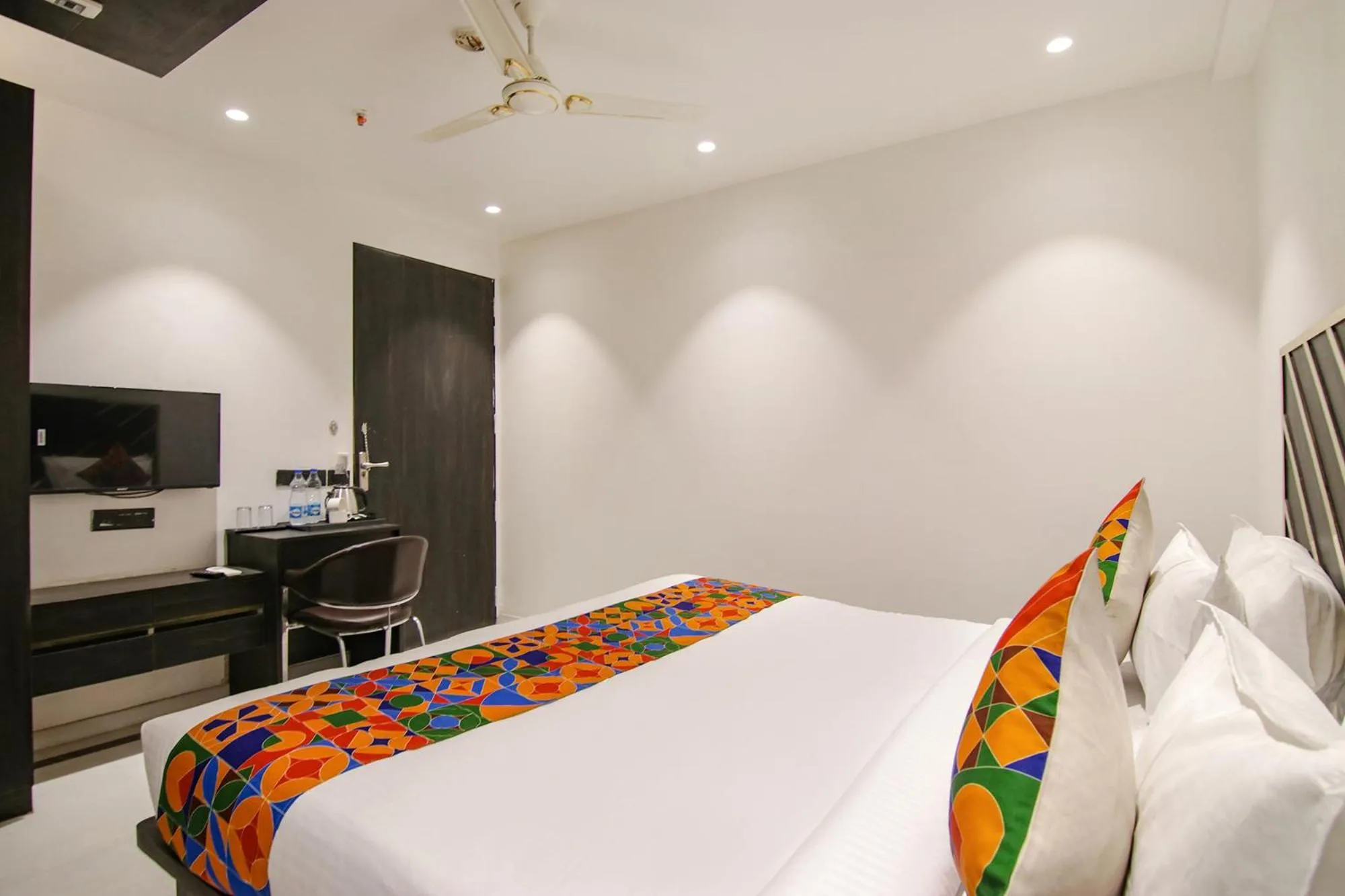 Bed in FabHotel Sky Suites Karkardooma