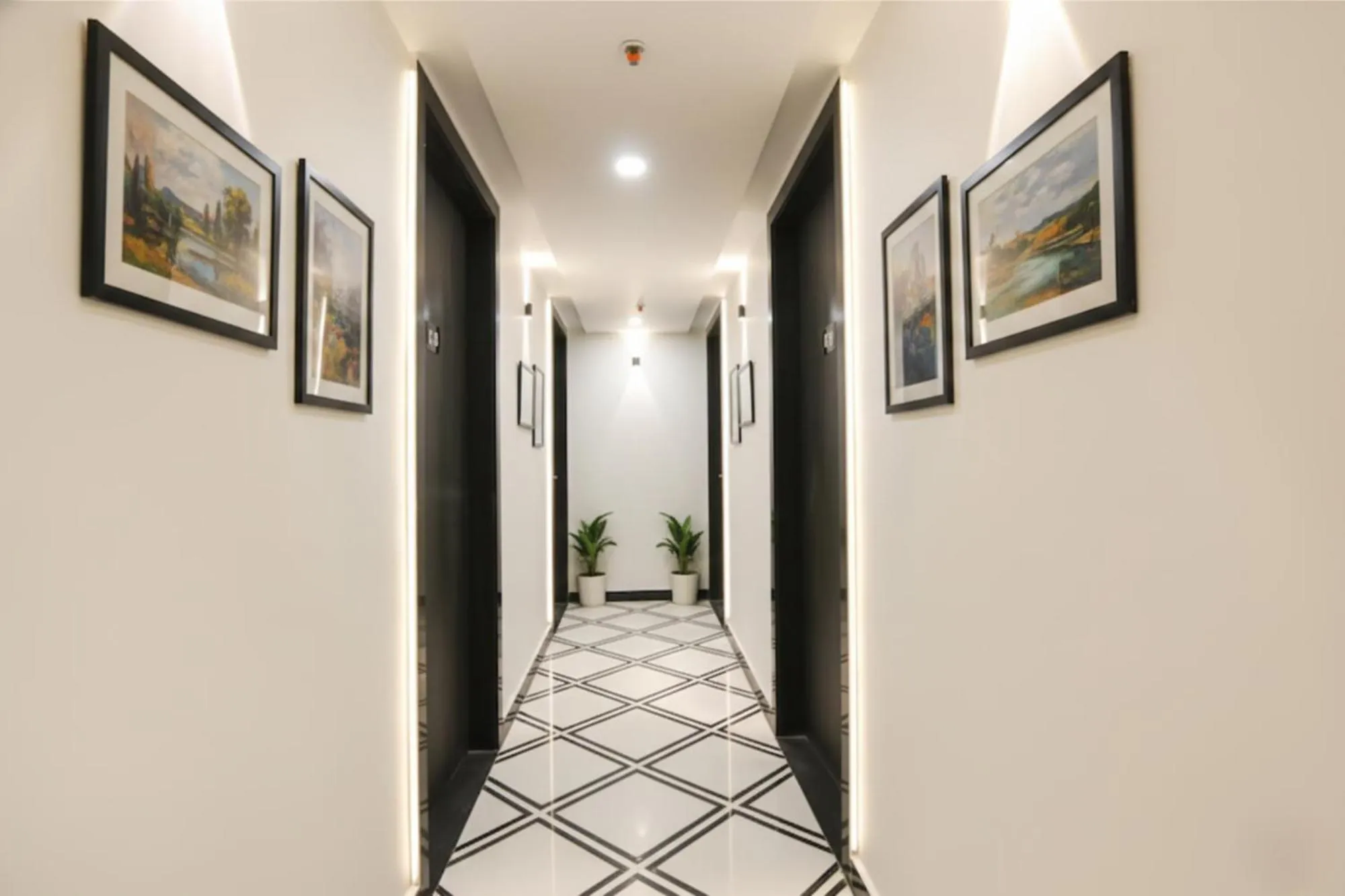 Lobby or reception in FabHotel Sky Suites Karkardooma