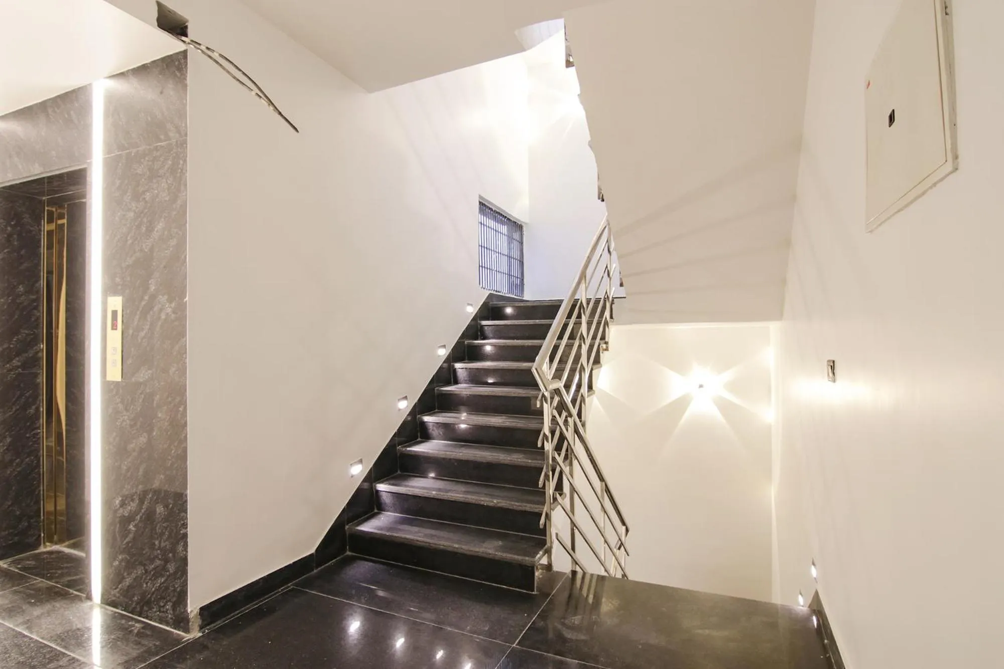 Lobby or reception in FabHotel Sky Suites Karkardooma