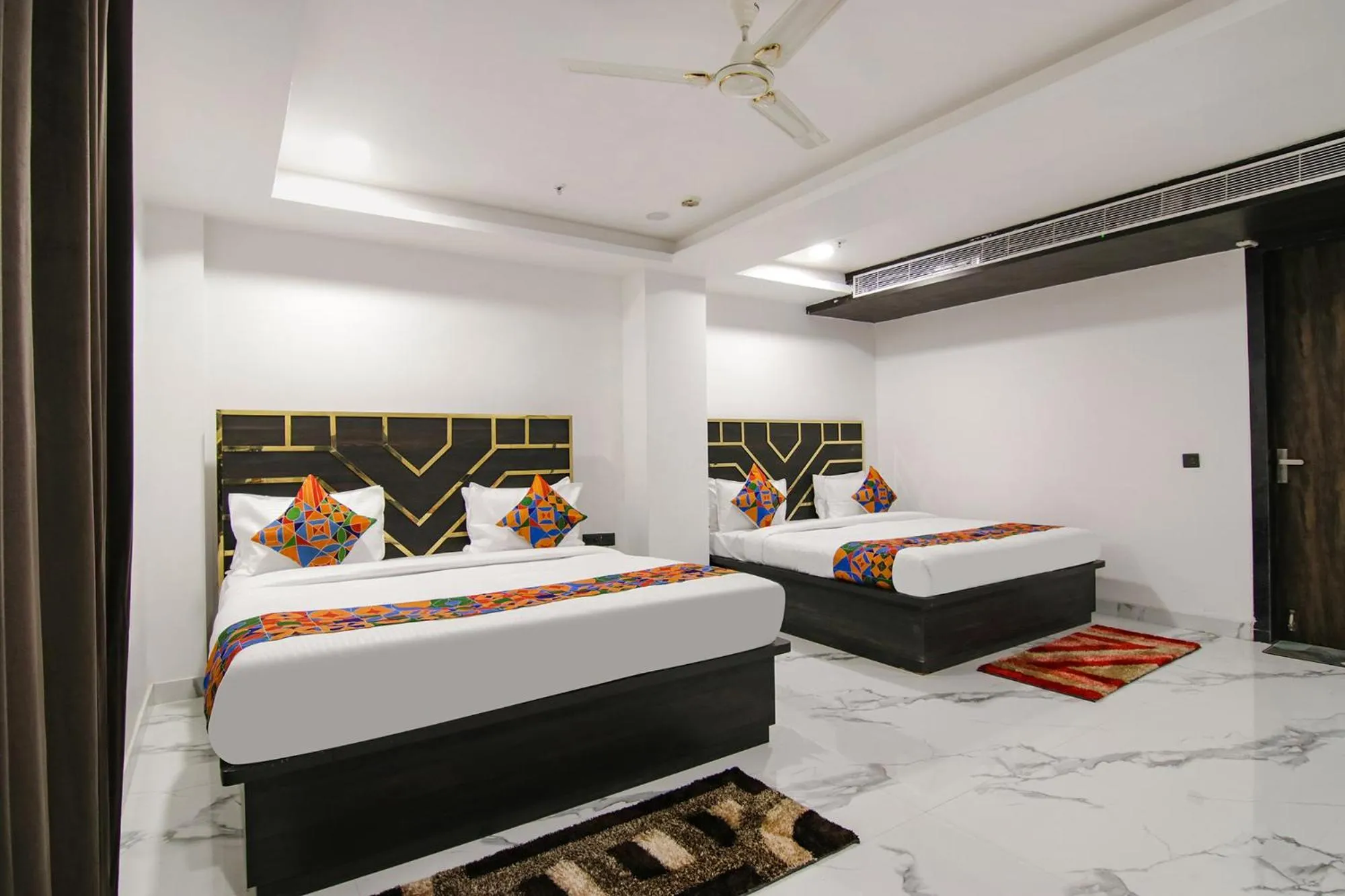 Bed in FabHotel Sky Suites Karkardooma