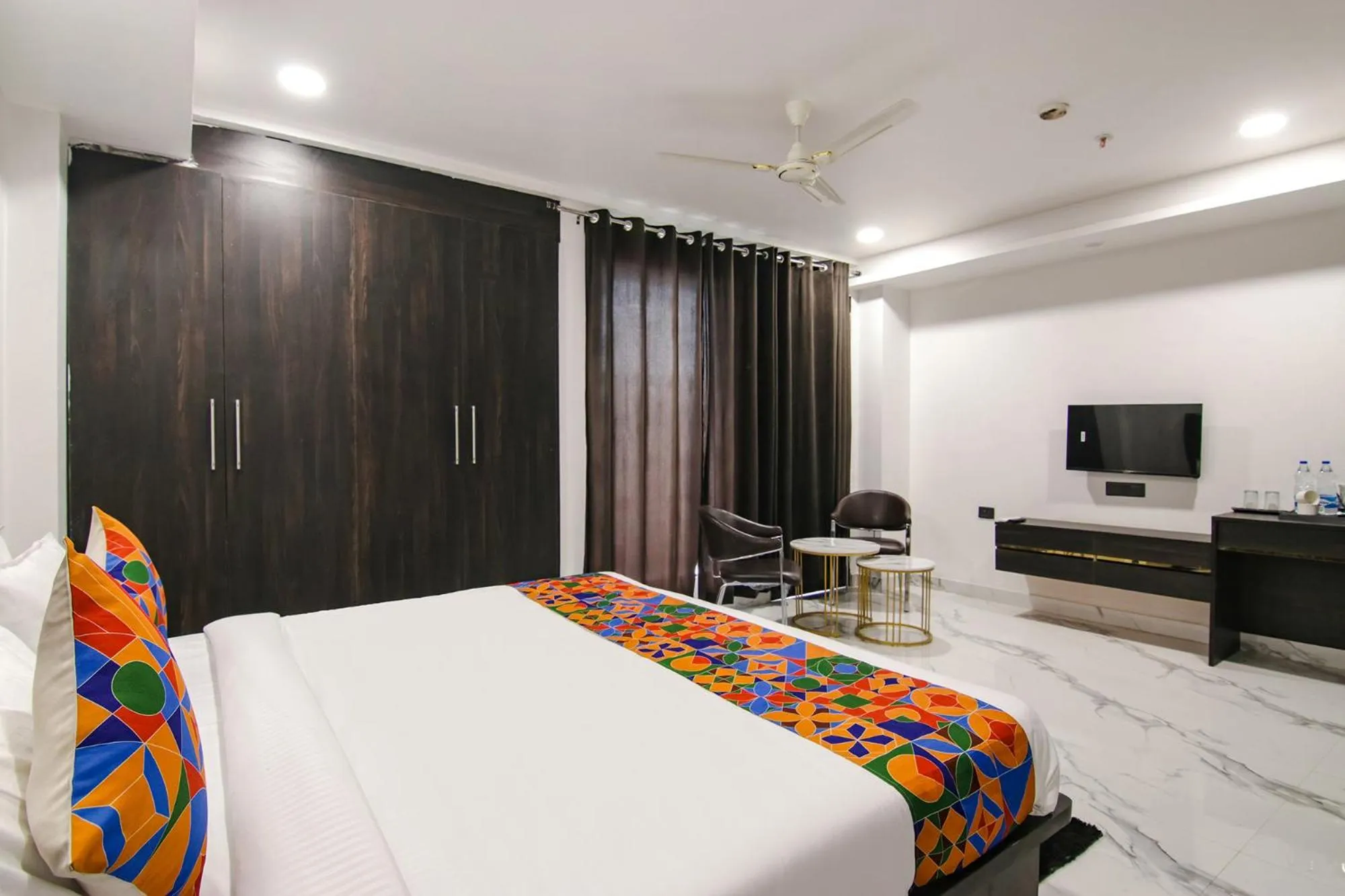 Bed in FabHotel Sky Suites Karkardooma