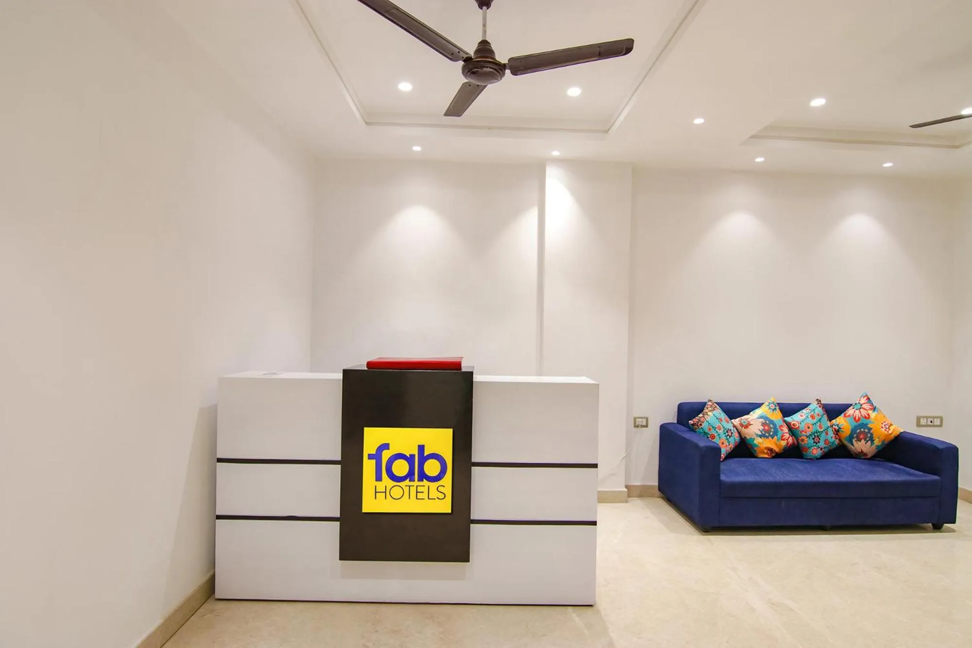 Lobby or reception in FabHotel La Serene BnB- Ashok Vihar