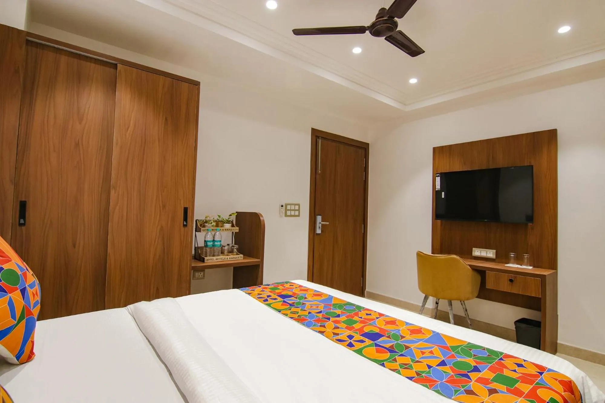 Bed in FabHotel La Serene BnB- Ashok Vihar