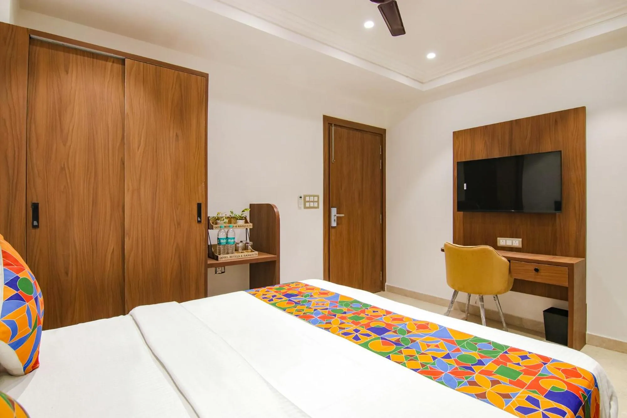 Bed in FabHotel La Serene BnB- Ashok Vihar