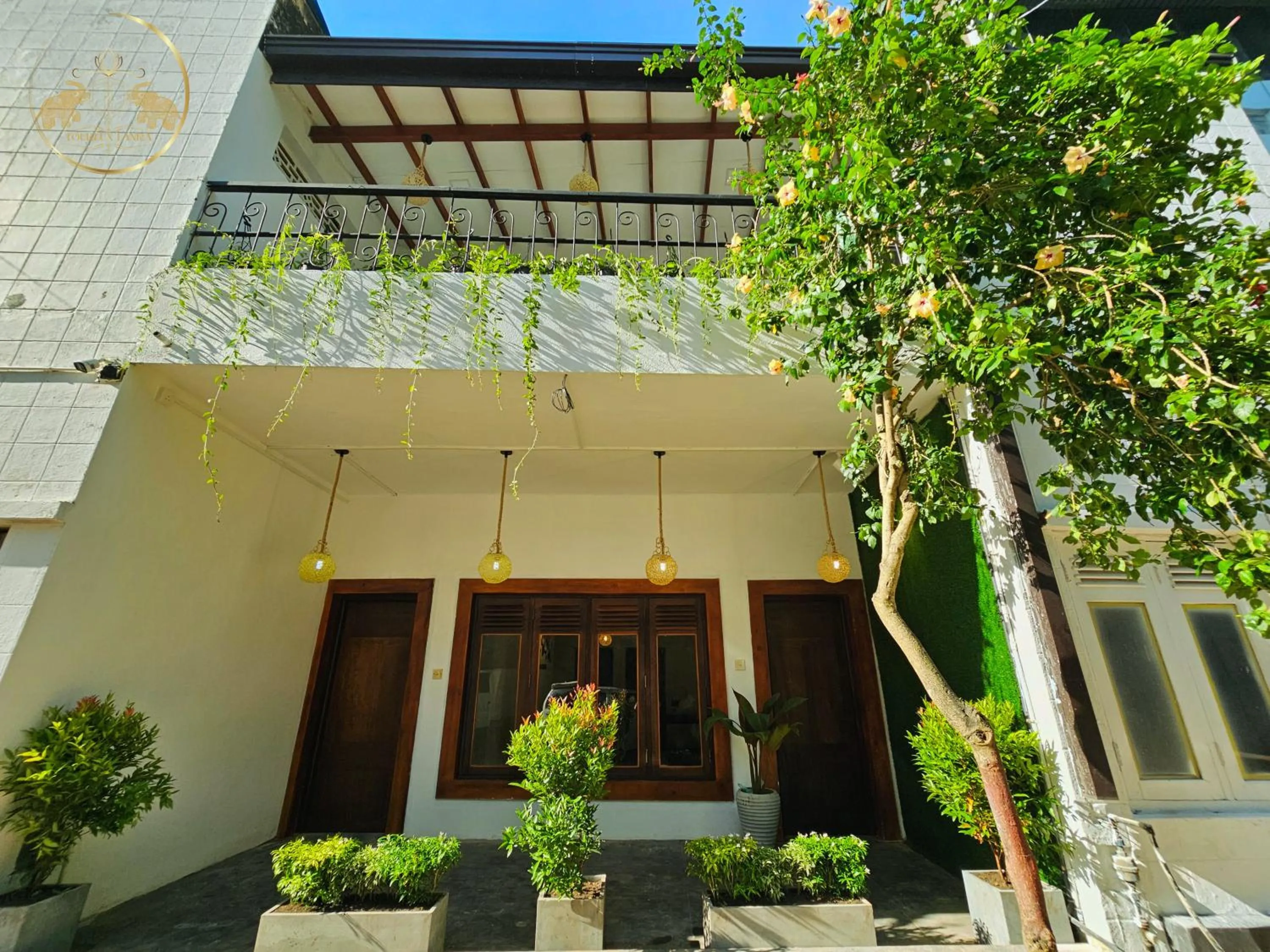 Property building in Galle Face Terrace Hostel by Tourlux