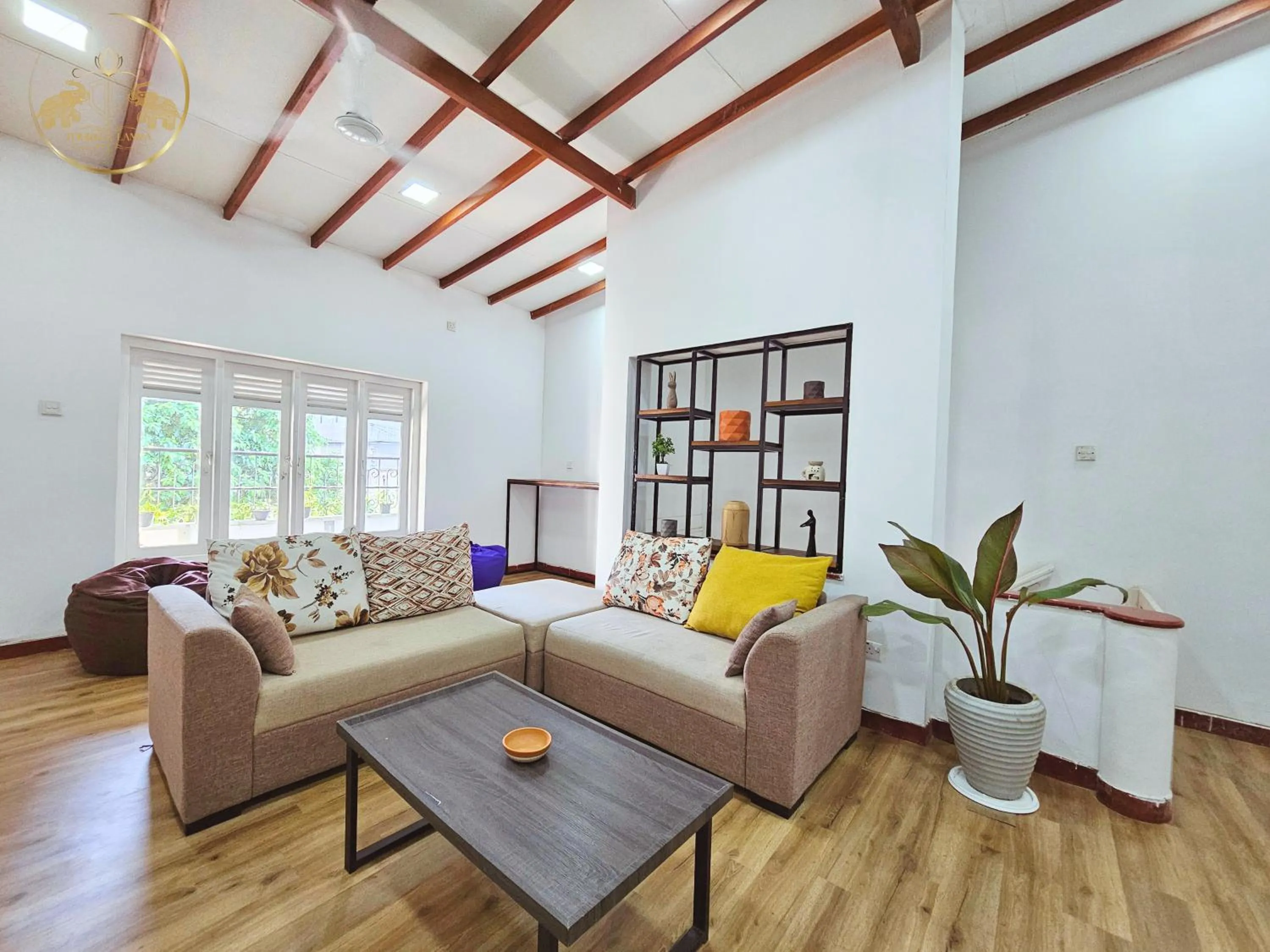 Communal lounge/ TV room in Galle Face Terrace Hostel by Tourlux