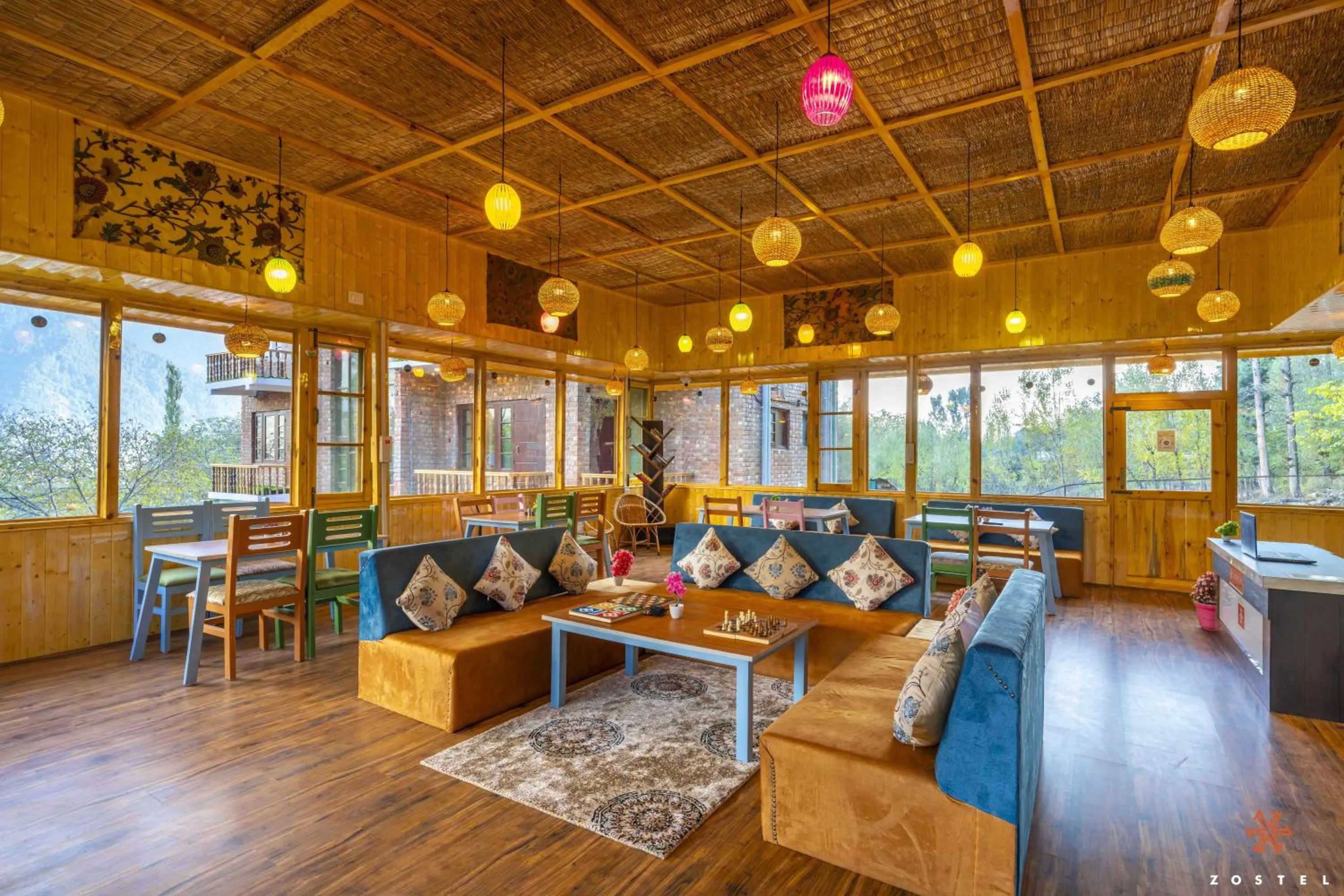 Living room in Zostel Pahalgam