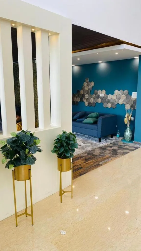 Communal lounge/ TV room in ZEKE HOTELS