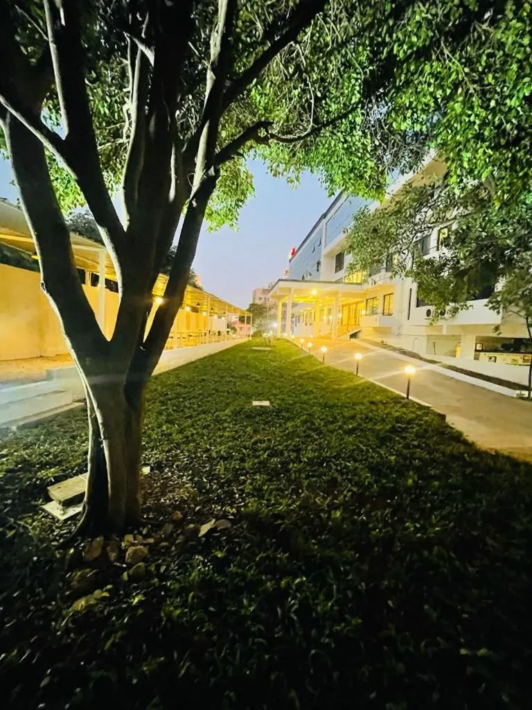 Garden in ZEKE HOTELS