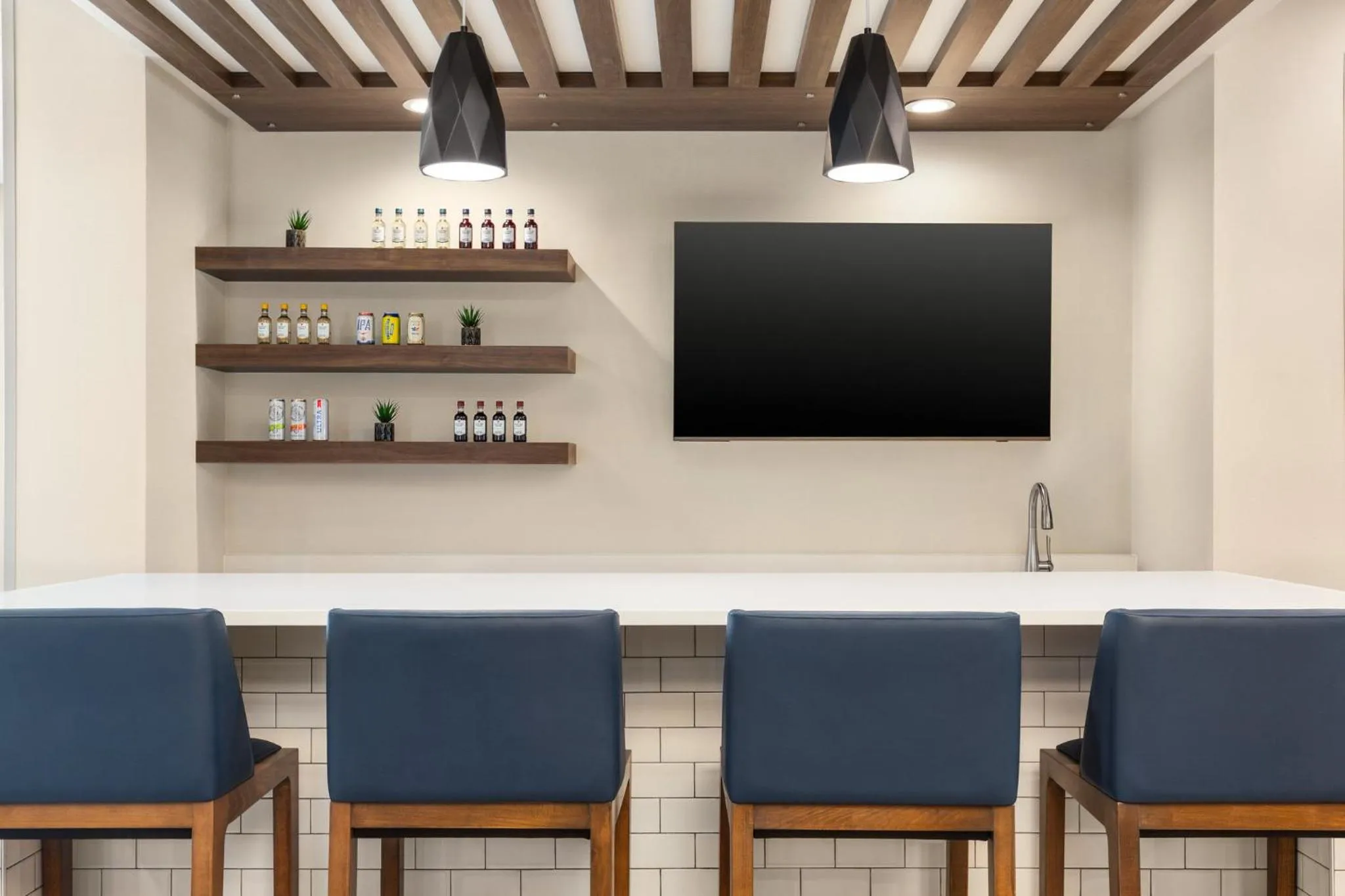 Lounge or bar in Candlewood Suites Bessemer - Birmingham SW by IHG