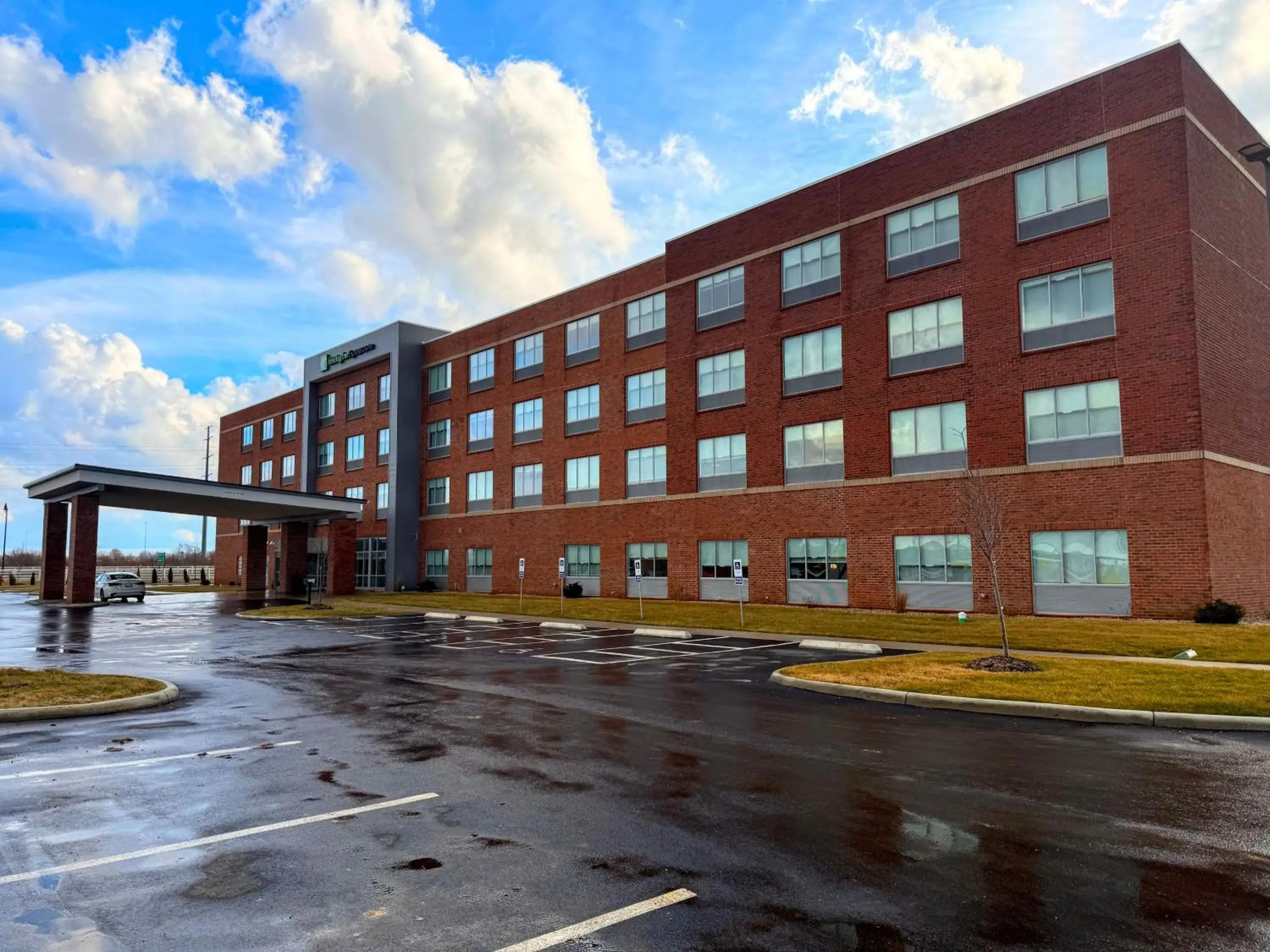 Property building in Holiday Inn Express & Suites Columbus - New Albany by IHG Property building in Holiday Inn Express & Suites Columbus - New Albany by IHG